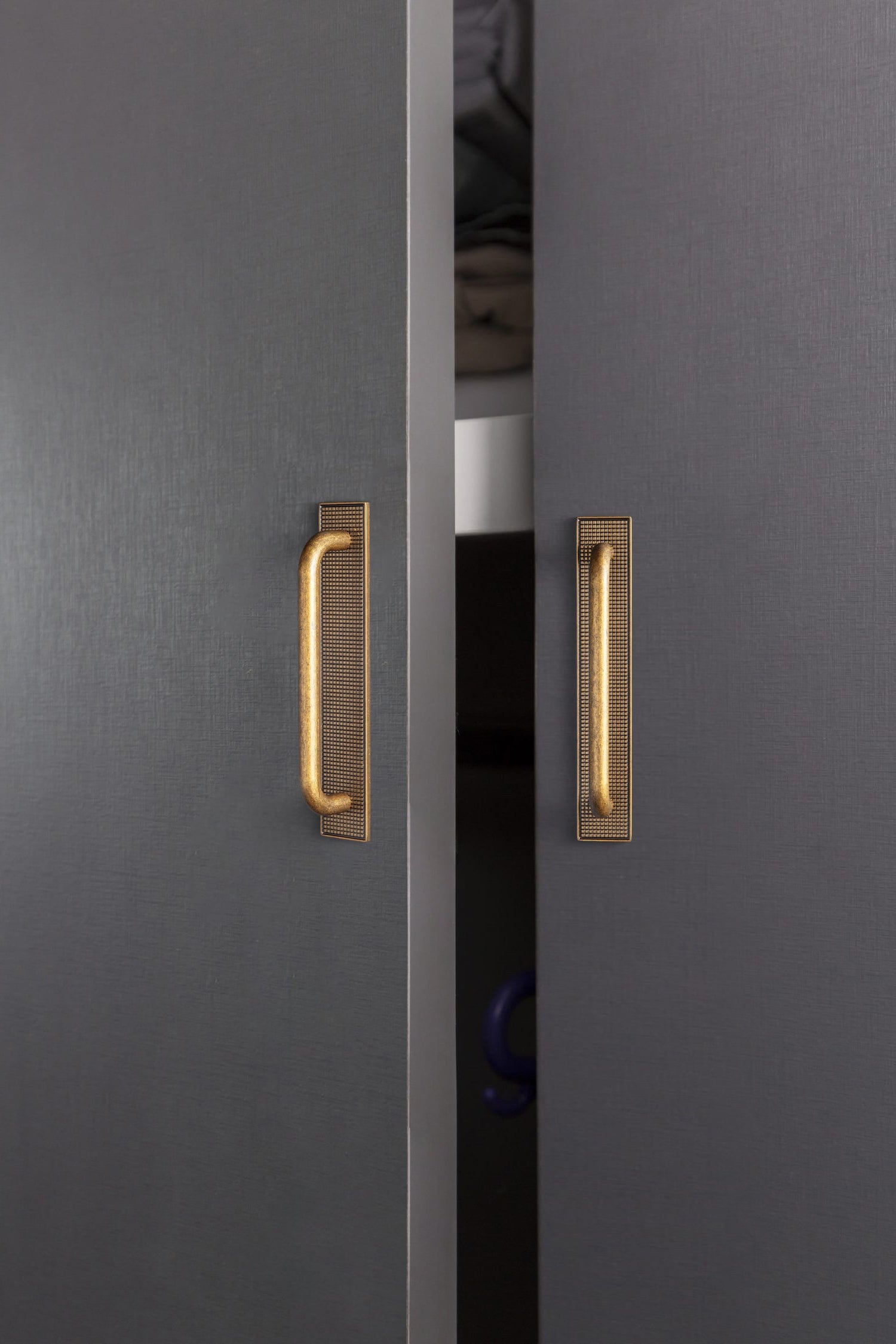Goo-Ki 2 Pack Modern Geometric Zinc Alloy Cabinet Pulls with Back Plate Sleek Curved Sturdy Cabinet Handles