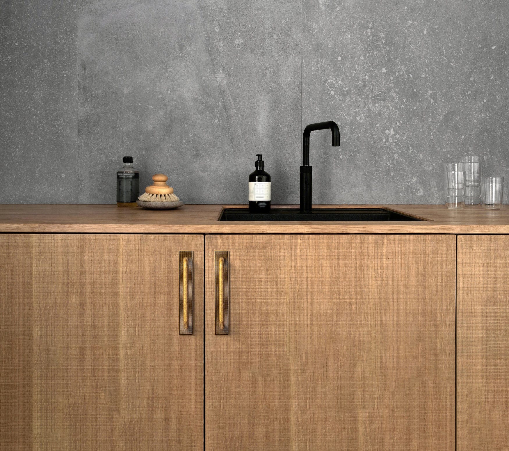 Goo-Ki 2 Pack Modern Geometric Zinc Alloy Cabinet Pulls with Back Plate Sleek Curved Sturdy Cabinet Handles