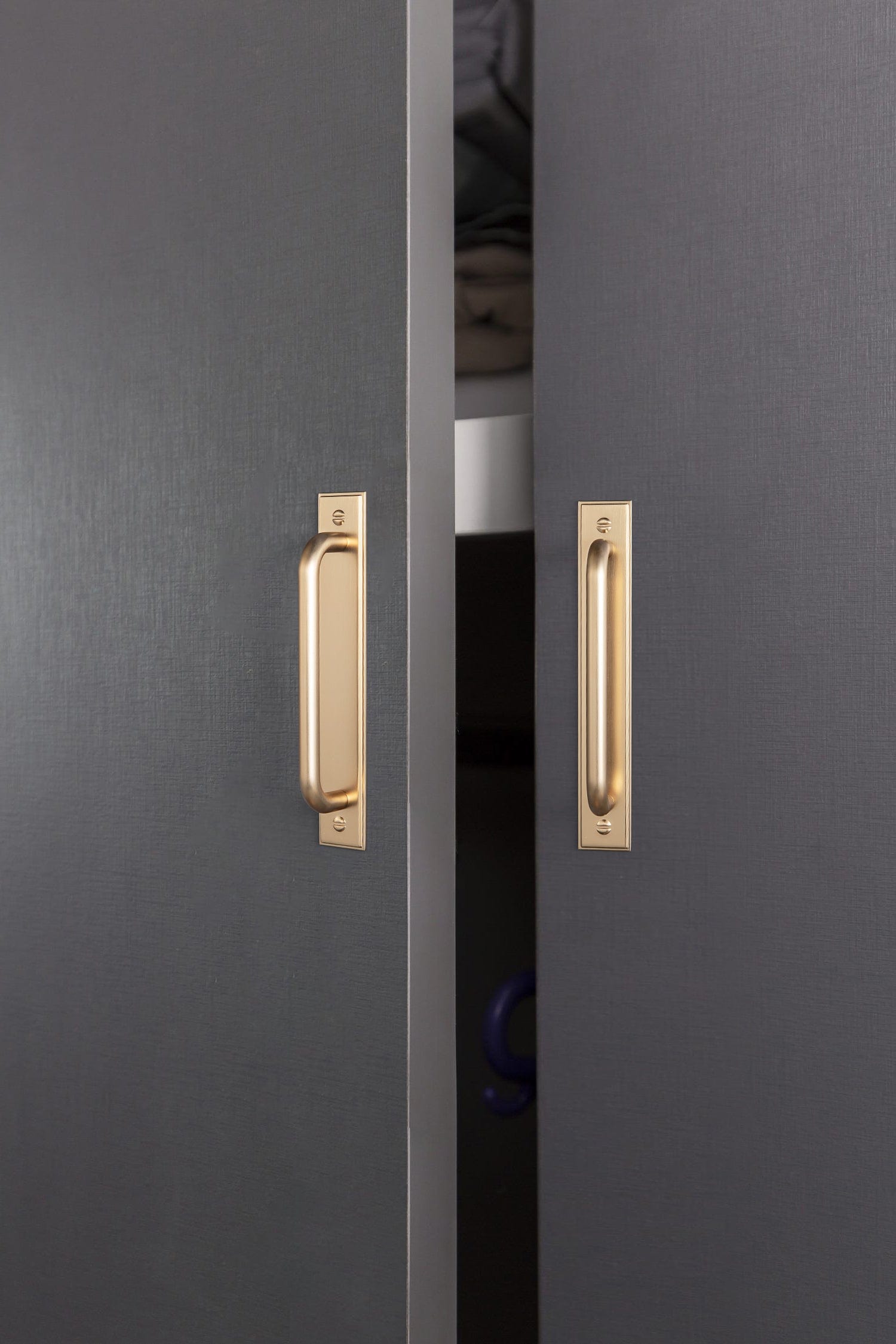 Goo-Ki 2 Pack Modern Geometric Zinc Alloy Cabinet Pulls with Back Plate Sleek Curved Sturdy Cabinet Handles