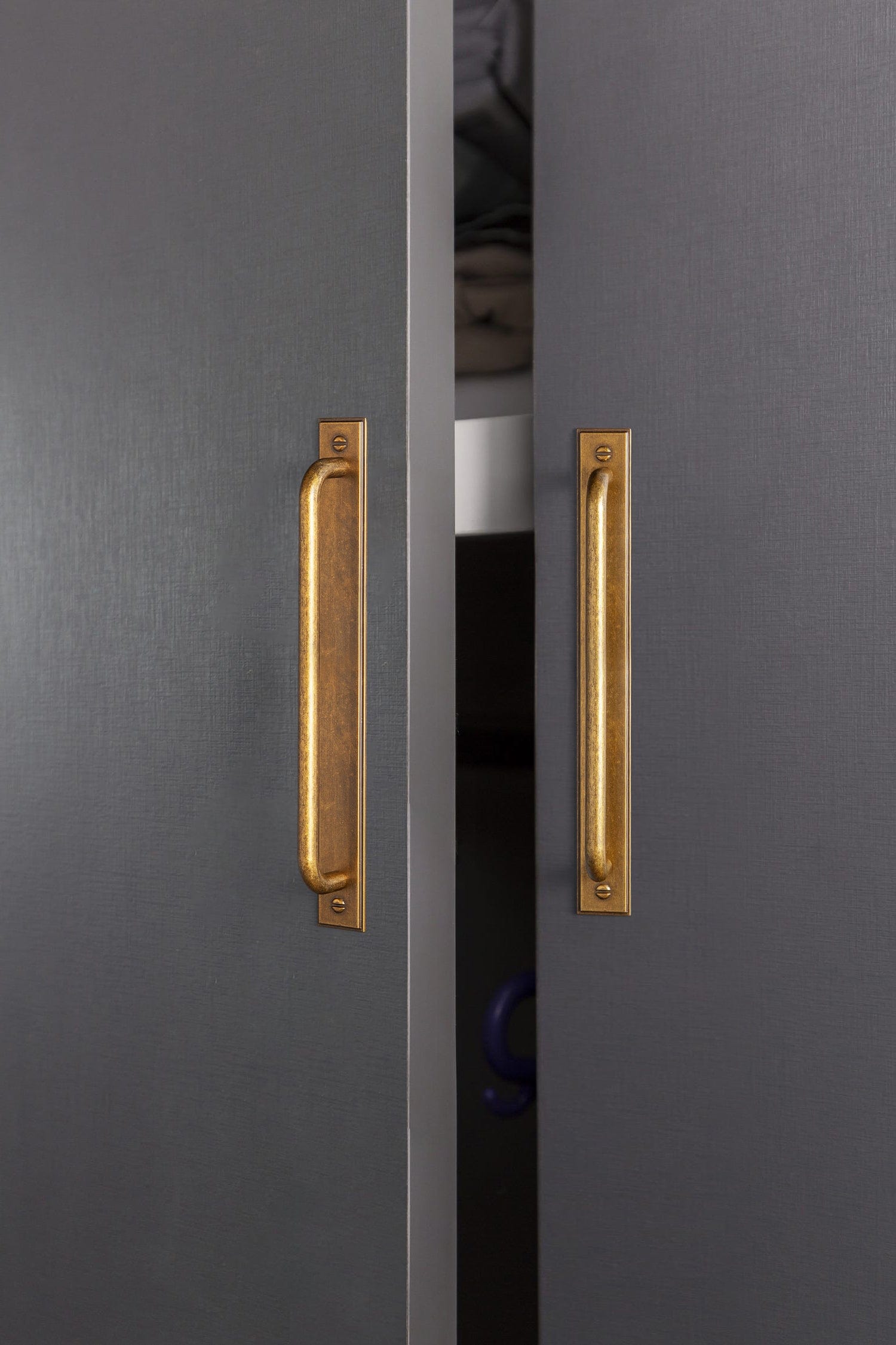 Goo-Ki 2 Pack Modern Geometric Zinc Alloy Cabinet Pulls with Back Plate Sleek Curved Sturdy Cabinet Handles