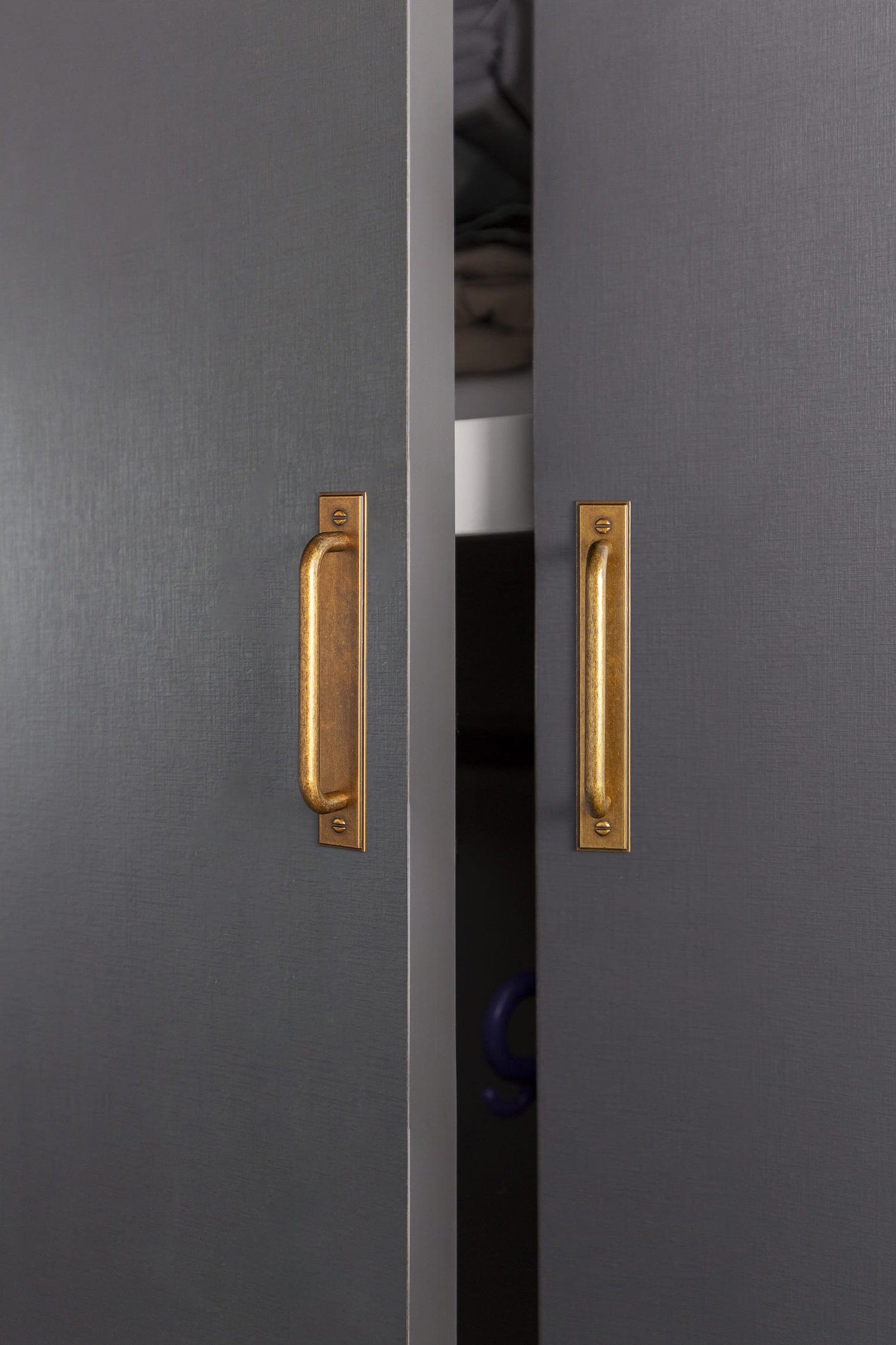 Goo-Ki 2 Pack Modern Geometric Zinc Alloy Cabinet Pulls with Back Plate Sleek Curved Sturdy Cabinet Handles