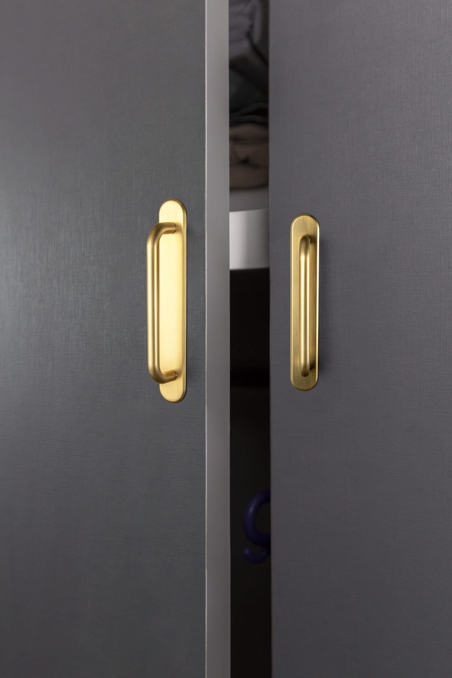 Goo-Ki 2 Pack Modern Geometric Zinc Alloy Cabinet Pulls with Back Plate Sleek Curved Sturdy Cabinet Handles