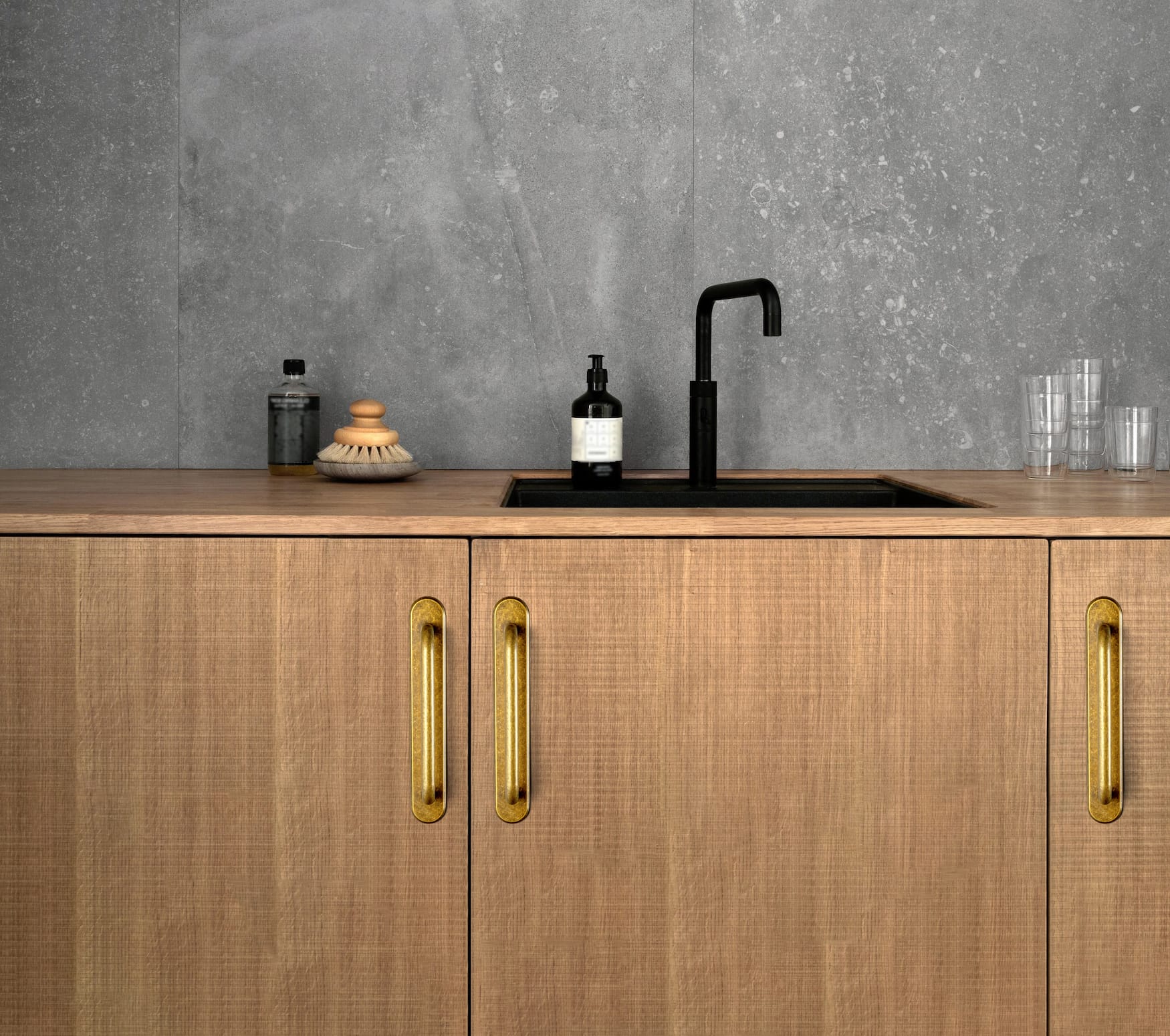 Goo-Ki 2 Pack Modern Geometric Zinc Alloy Cabinet Pulls with Back Plate Sleek Curved Sturdy Cabinet Handles