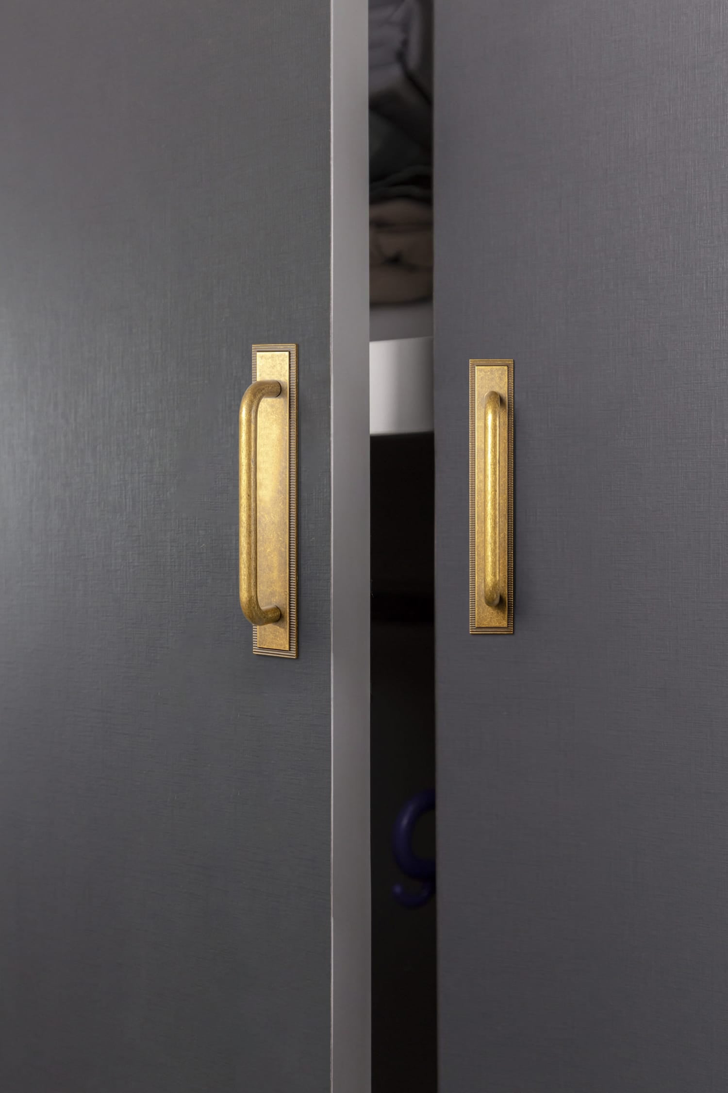 Goo-Ki 2 Pack Modern Geometric Zinc Alloy Cabinet Pulls with Back Plate Sleek Curved Sturdy Cabinet Handles