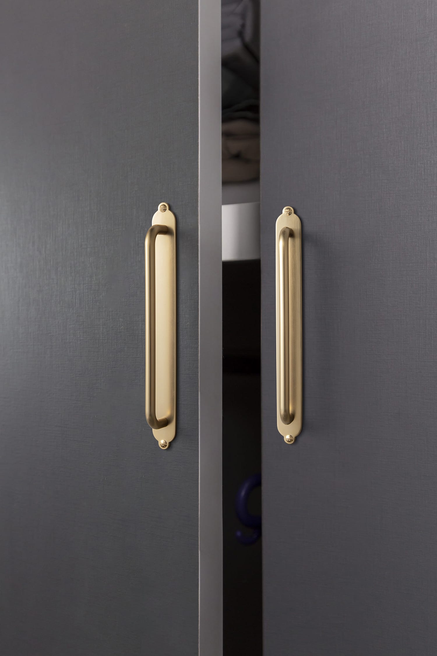 Goo-Ki 2 Pack Modern Geometric Zinc Alloy Cabinet Pulls with Back Plate Sleek Curved Sturdy Cabinet Handles