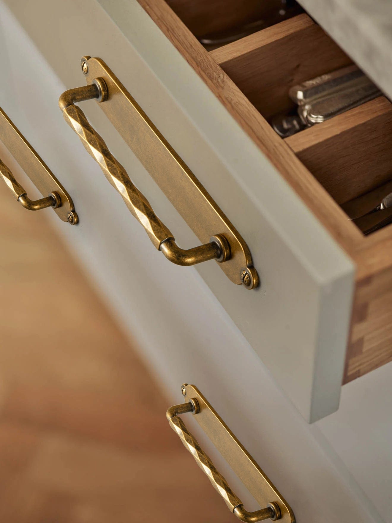 Goo-Ki 2 Pack Zinc Alloy Drawer Pulls with Back Plate Twisted Design Decorative Handles for Kitchen Cabinets