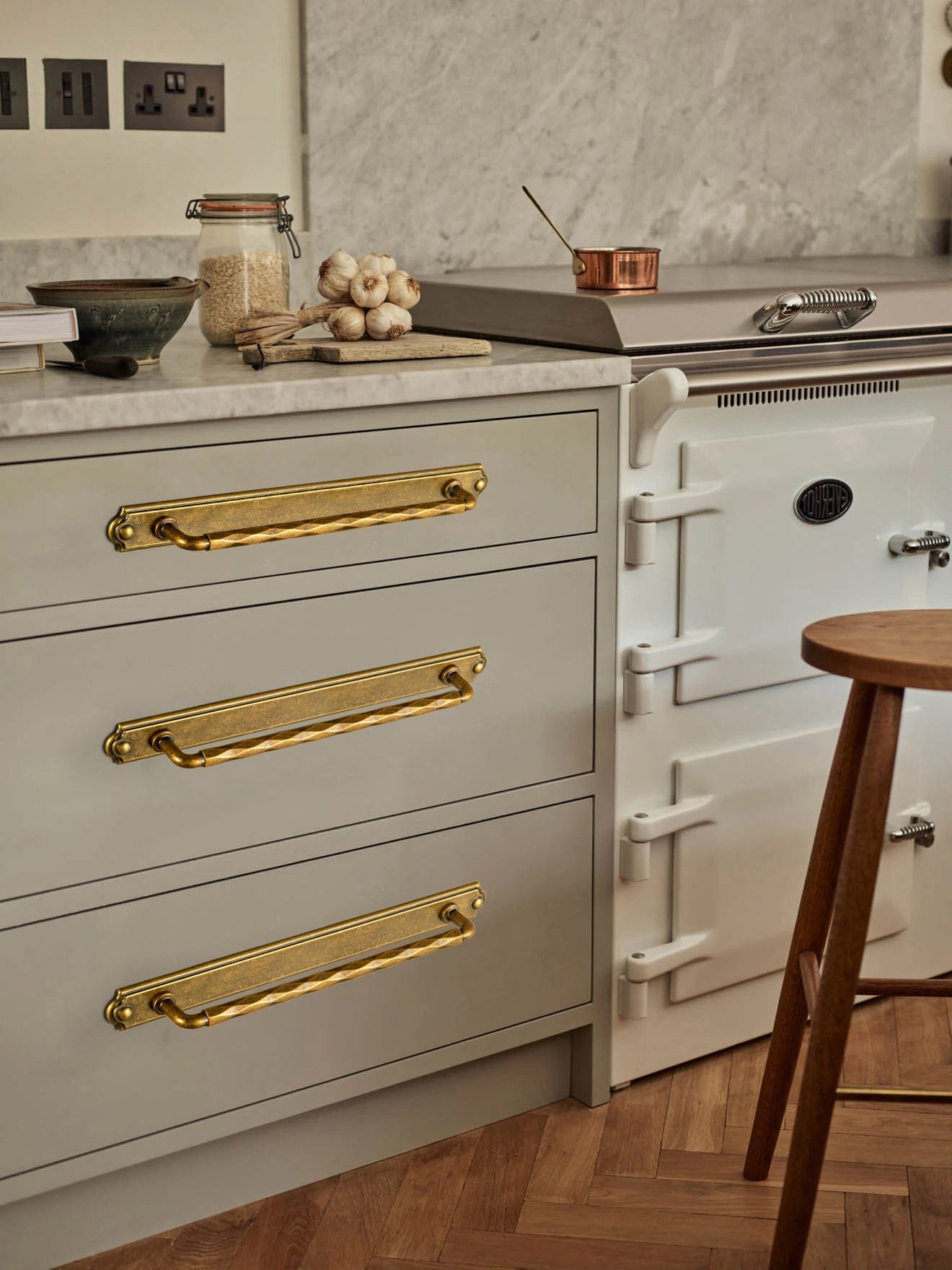 Goo-Ki 2 Pack Zinc Alloy Drawer Pulls with Back Plate Twisted Design Decorative Handles for Kitchen Cabinets