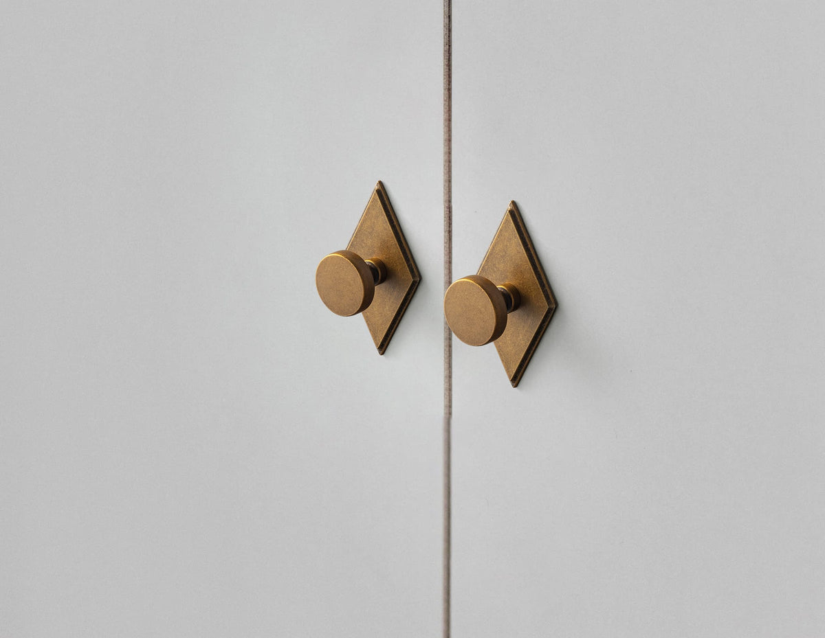 Goo-Ki 6 Pack Vintage Brass Zinc Alloy Cabinet Knob with Back Plate Single Hole Center Kitchen Hardware
