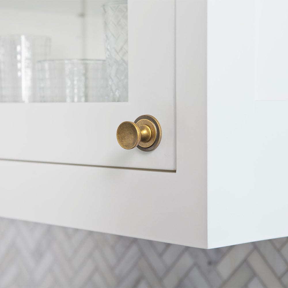 Goo-Ki Antique Brass Cabinet Knobs with Round Back Plate Vintage Drawer Hardware Handles for Bedroom