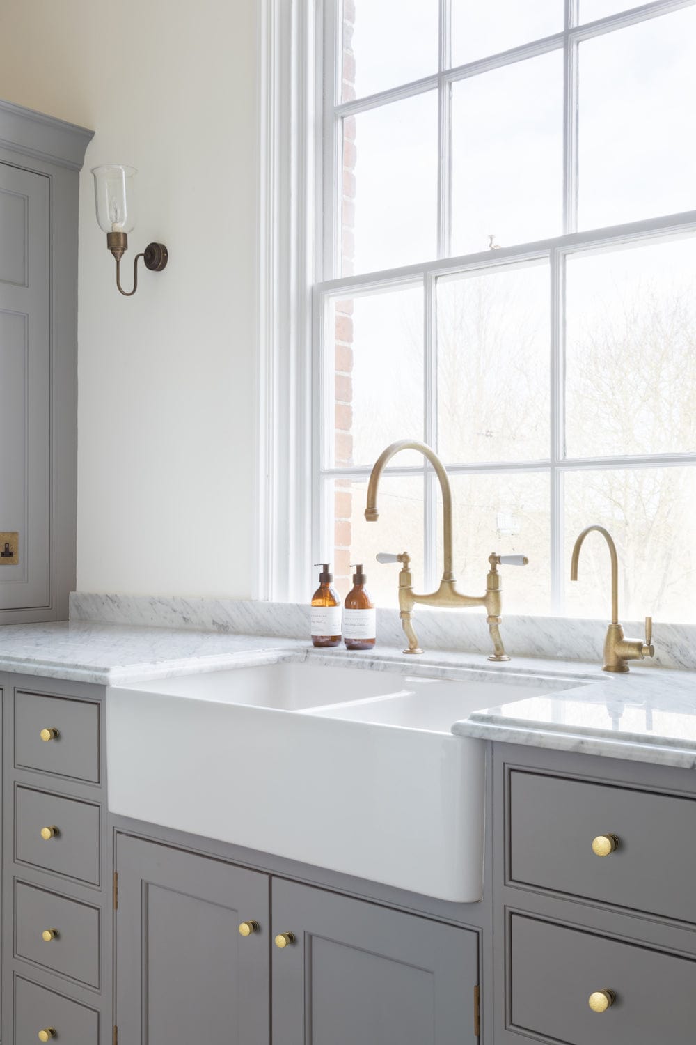 Goo-Ki Antique Brass Cabinet Knobs with Round Back Plate Vintage Drawer Hardware Handles for Bedroom