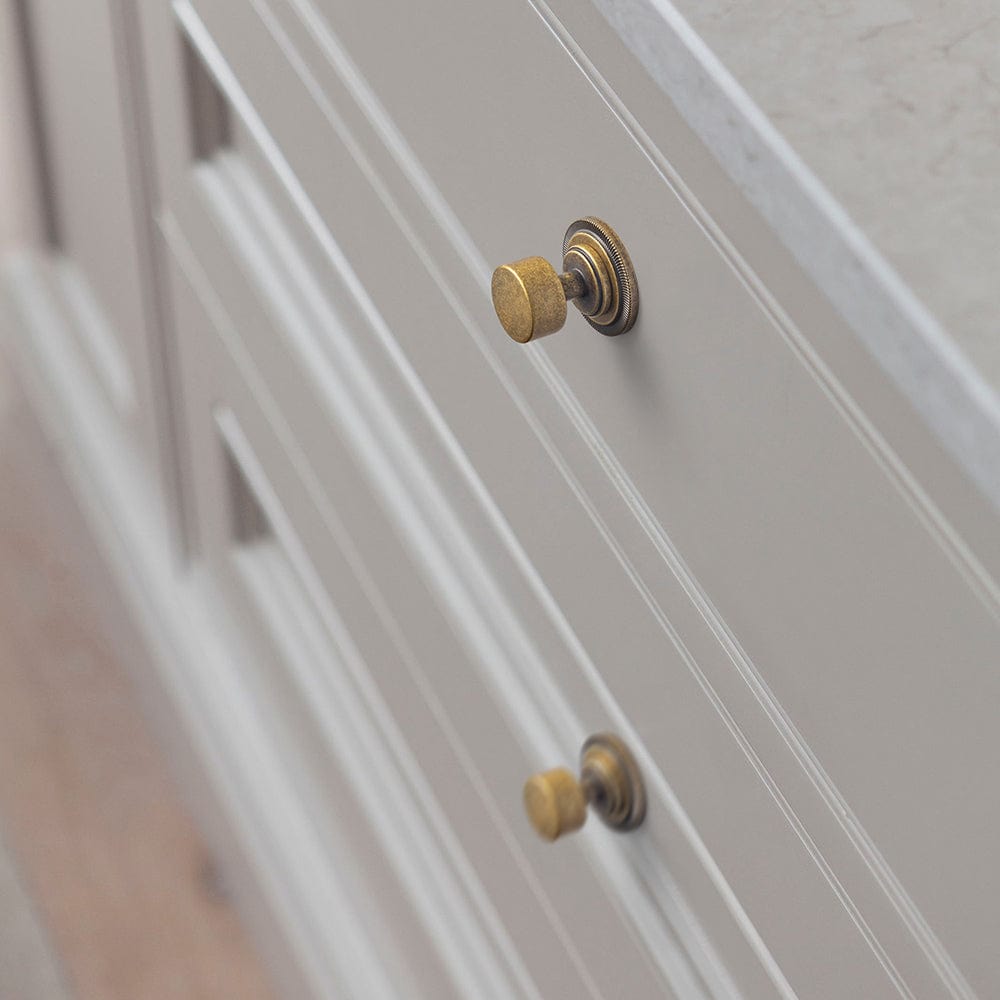 Goo-Ki Antique Brass Cabinet Knobs with Round Back Plate Vintage Drawer Hardware Handles for Bedroom