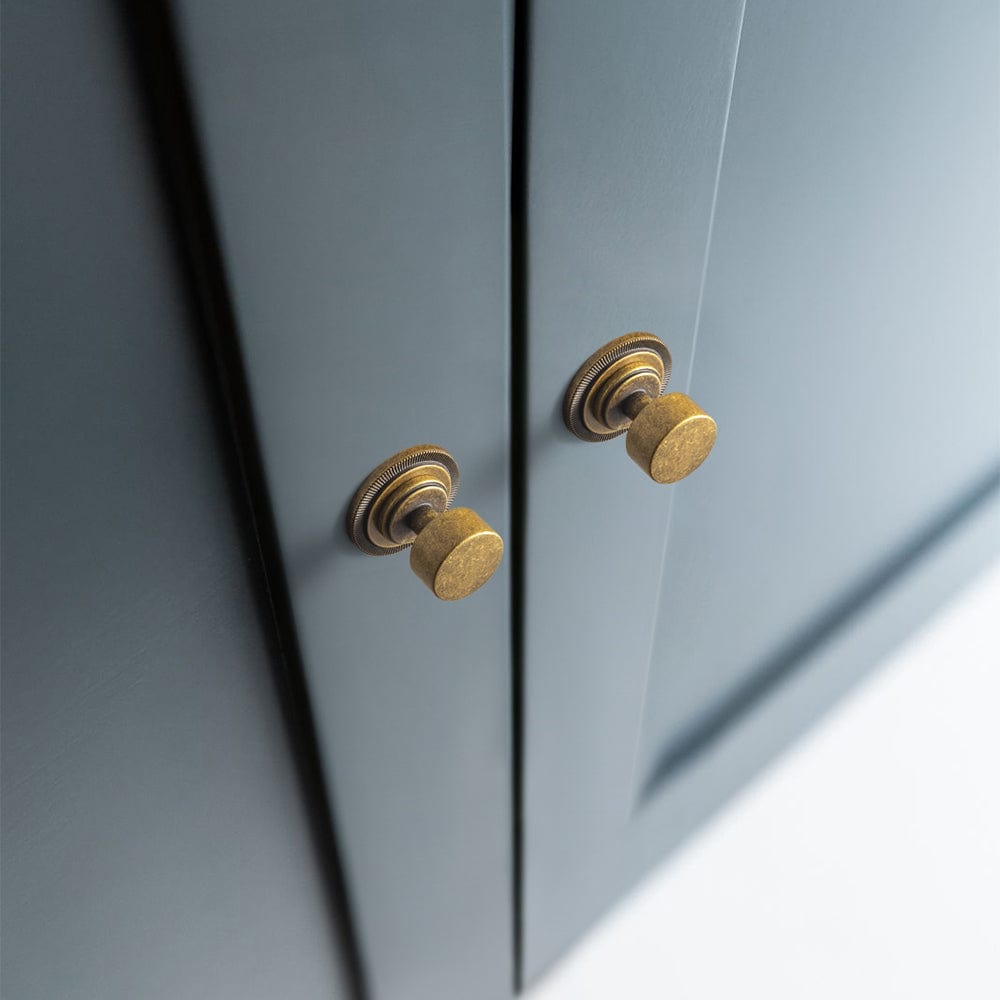 Goo-Ki Antique Brass Cabinet Knobs with Round Back Plate Vintage Drawer Hardware Handles for Bedroom