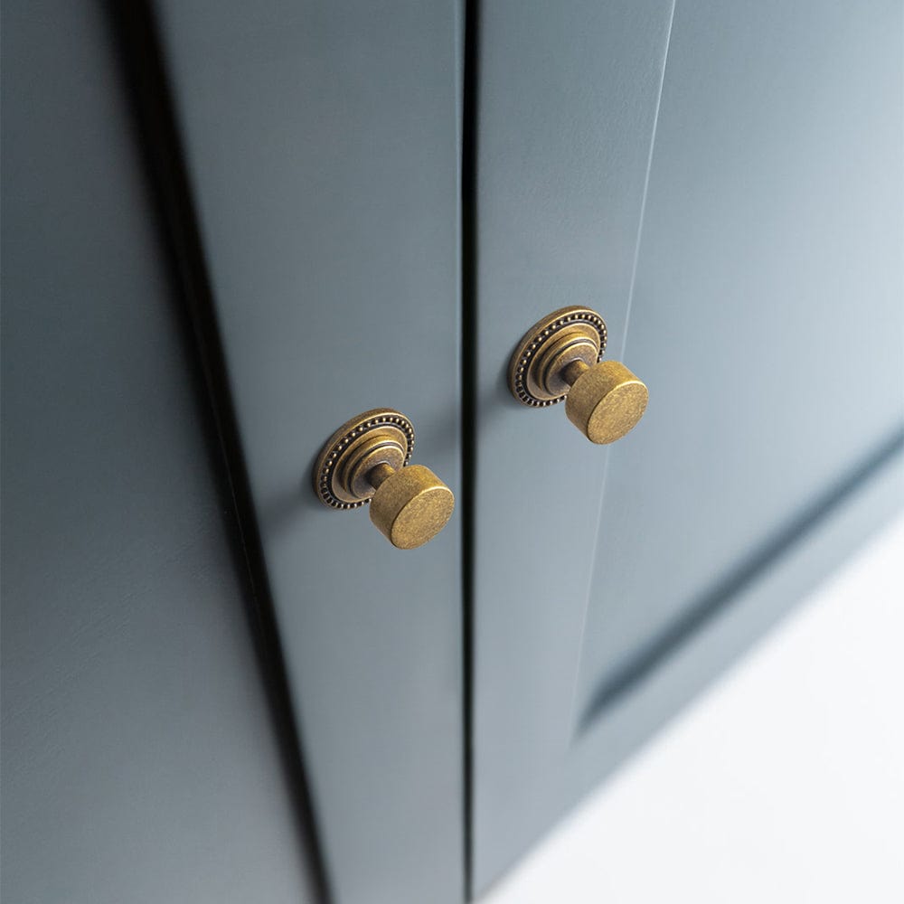 Goo-Ki Antique Brass Cabinet Knobs with Round Back Plate Vintage Drawer Hardware Handles for Bedroom