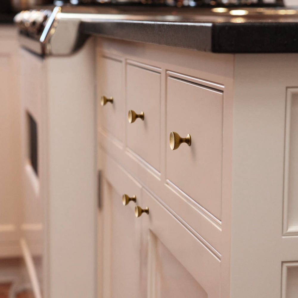 Goo-Ki Antique Brass Cabinet Knobs with Round Back Plate Vintage Drawer Hardware Handles for Bedroom