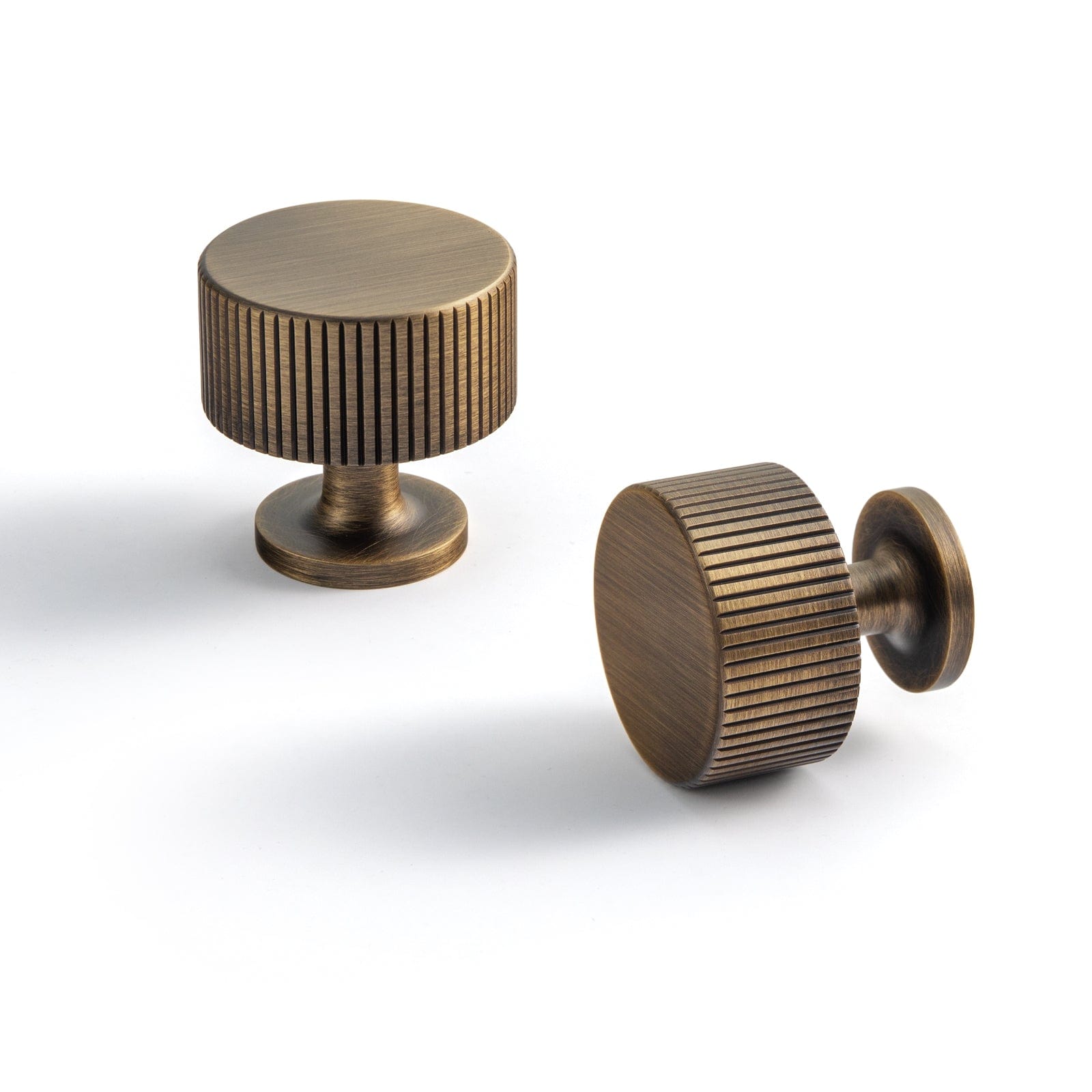 Goo-Ki Antique Brass / Knob Plus / 2 Pack Antique Brass Fluted Cabinet Handles Linear Knurled Solid Brass Drawer Knobs