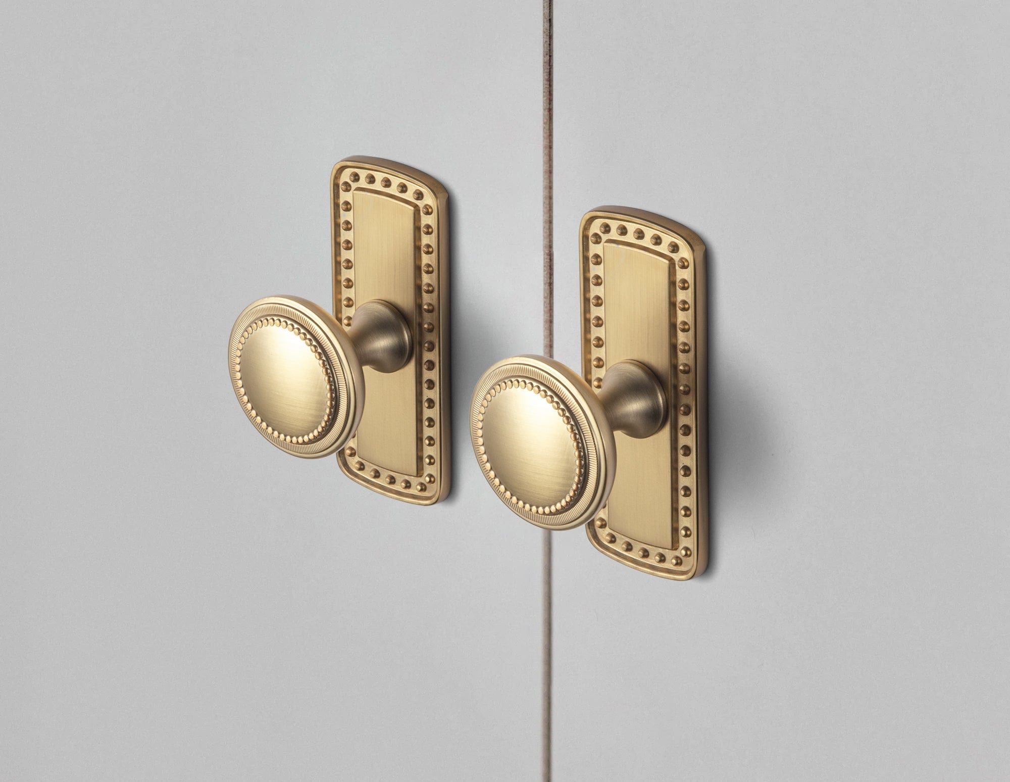 Goo-Ki Antique Brass Zinc Alloy Cabinet Knob with Delicate Decorative Back Plate Set