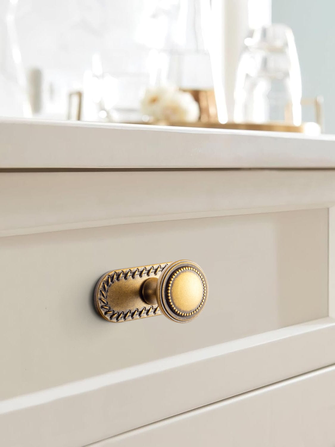 Goo-Ki Antique Brass Zinc Alloy Cabinet Knob with Delicate Decorative Back Plate Set