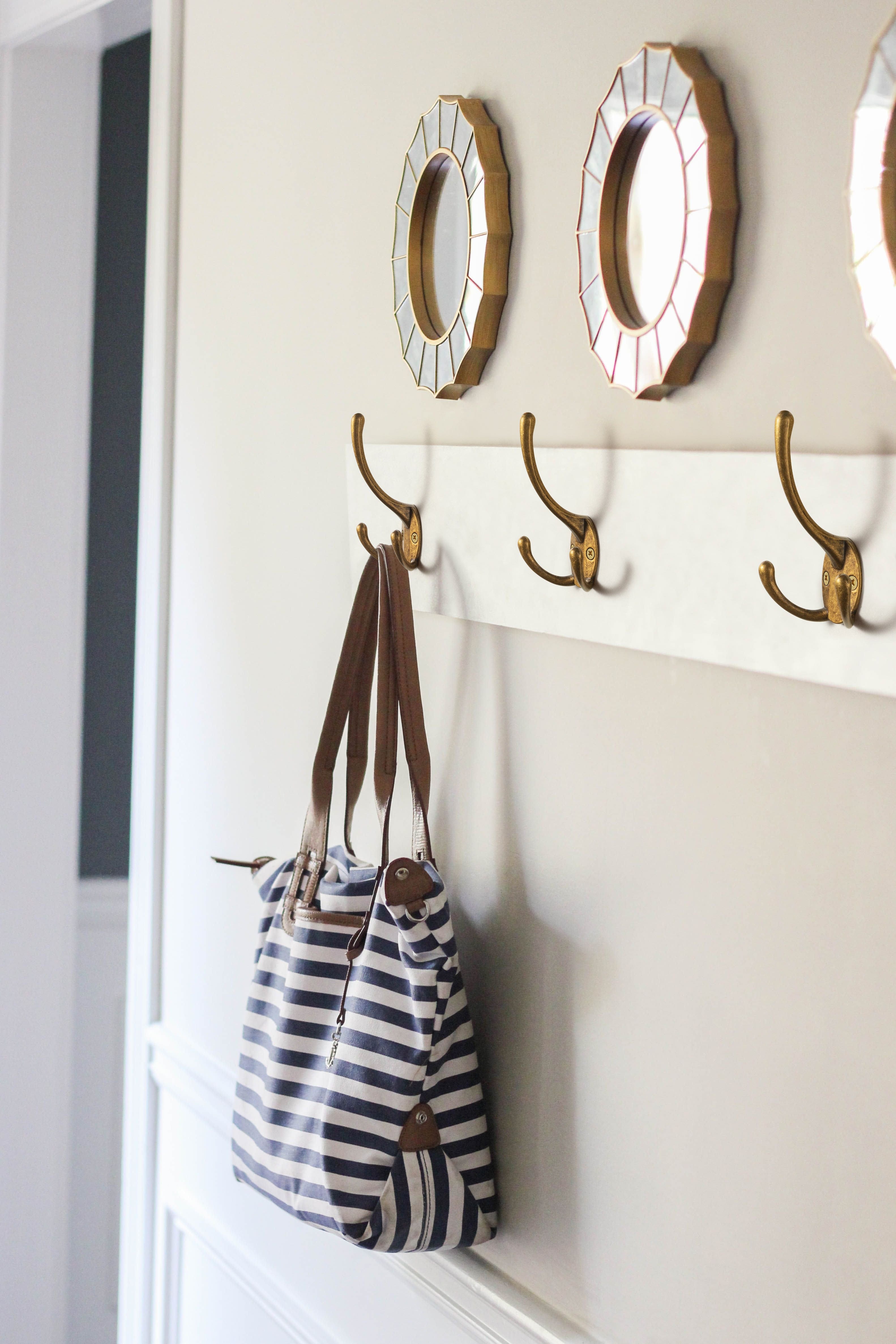 Goo-Ki Antique Brass Zinc Alloy Triangle Coat Hooks Affordable Luxury Coat Hooks for Bedroom