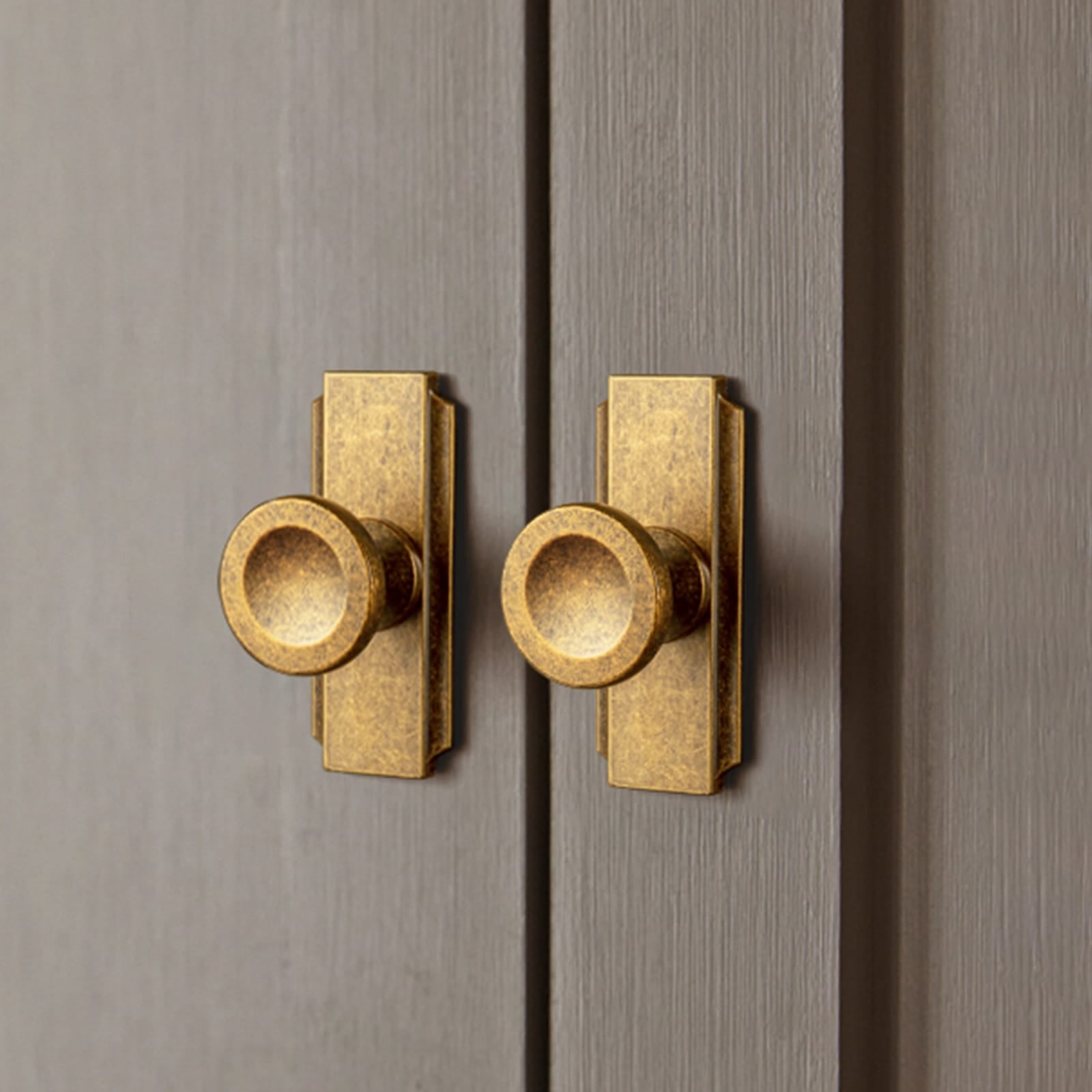 Goo-Ki Assorted Shaped Zinc Alloy Cabinet Hardware - Knobs and Back Plates for Stylish Furniture