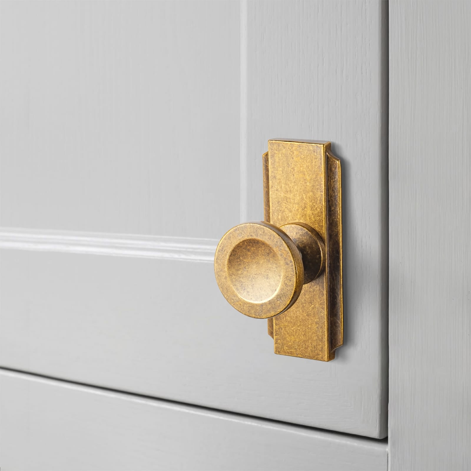 Goo-Ki Assorted Shaped Zinc Alloy Cabinet Hardware - Knobs and Back Plates for Stylish Furniture