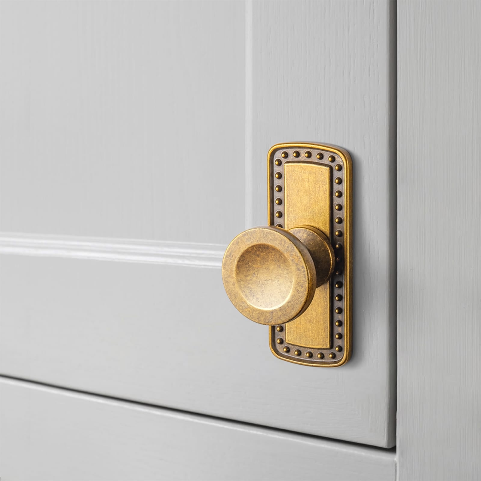 Goo-Ki Assorted Shaped Zinc Alloy Cabinet Hardware - Knobs and Back Plates for Stylish Furniture