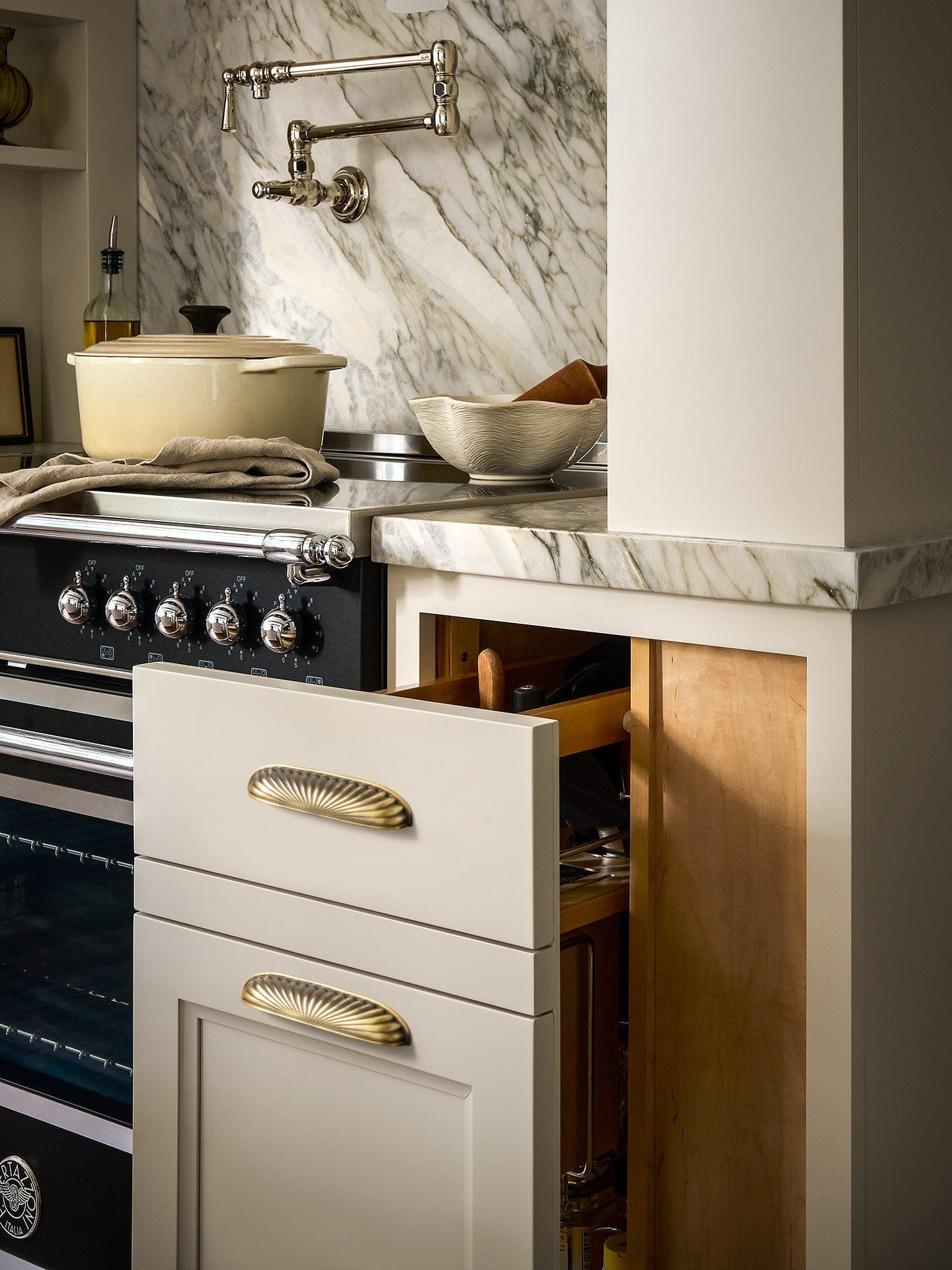 Goo-Ki Brushed Bronze Cabinet Pulls Luxury Zinc Alloy Din Cup Drawer Pulls