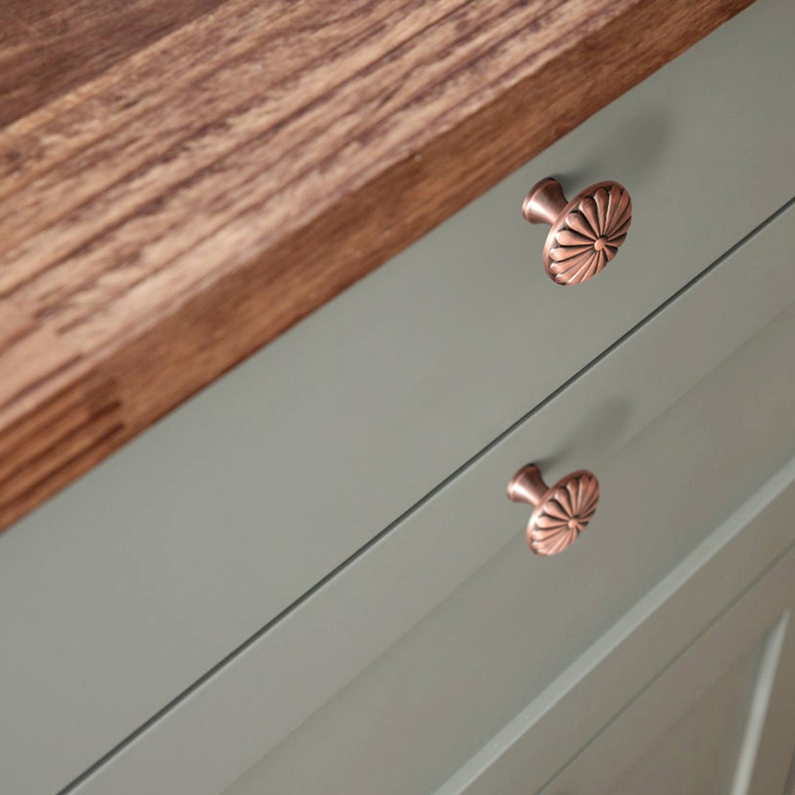 Goo-Ki Chrysanthemum Pattern Embossed Cabinet Knobs Distressed Zinc Alloy Furniture Hardware