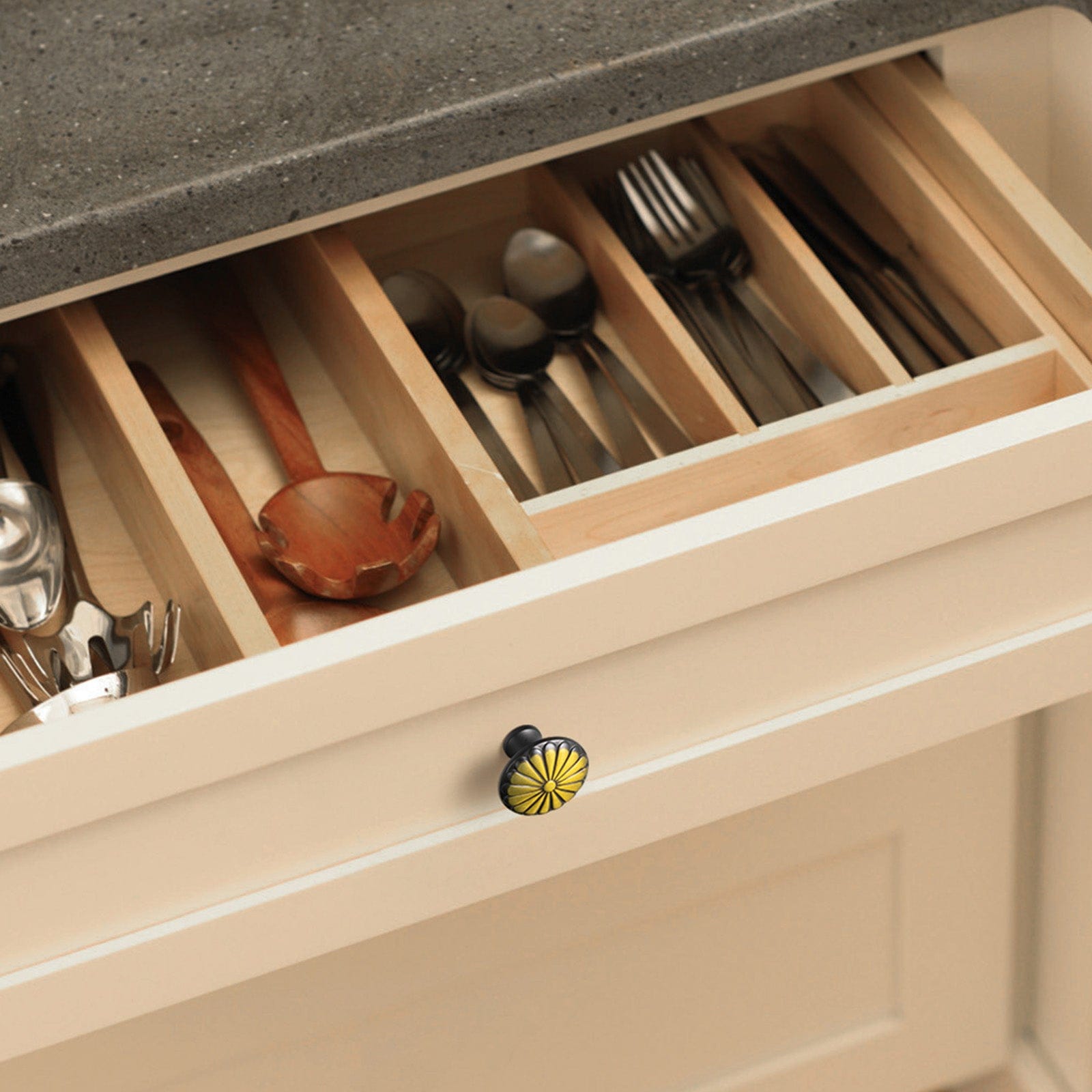 Goo-Ki Chrysanthemum Pattern Embossed Cabinet Knobs Distressed Zinc Alloy Furniture Hardware