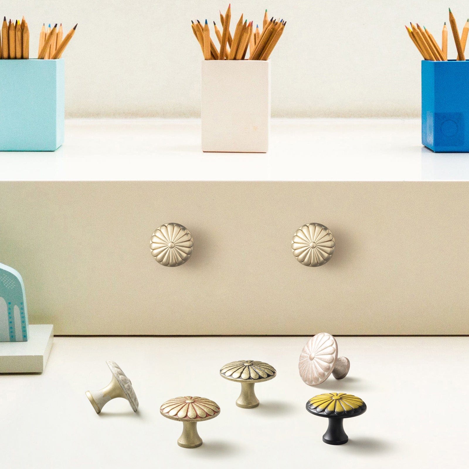 Goo-Ki Chrysanthemum Pattern Embossed Cabinet Knobs Distressed Zinc Alloy Furniture Hardware