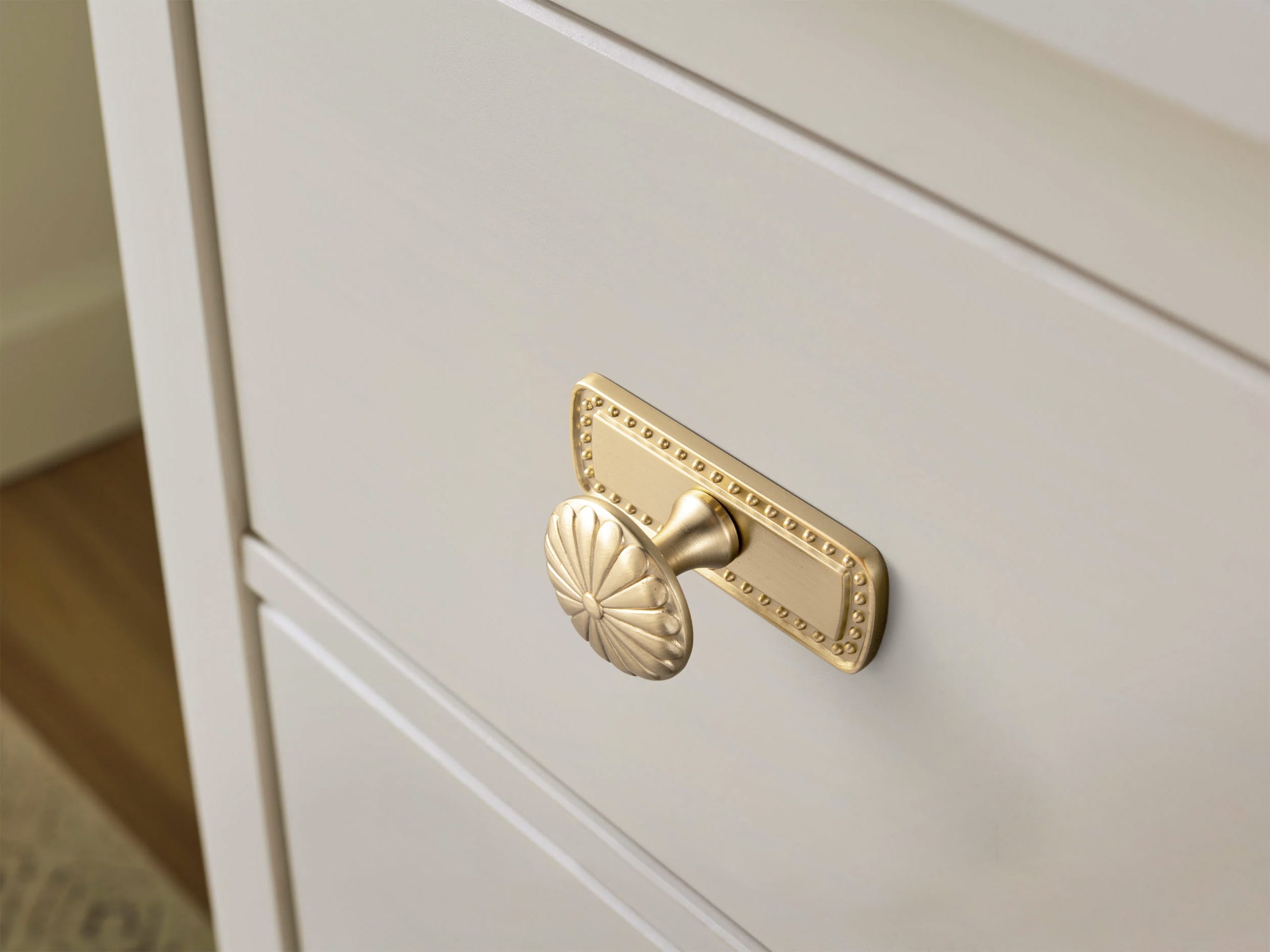 Goo-Ki Chrysanthemum Pattern Embossed Cabinet Knobs Distressed Zinc Alloy Furniture Hardware