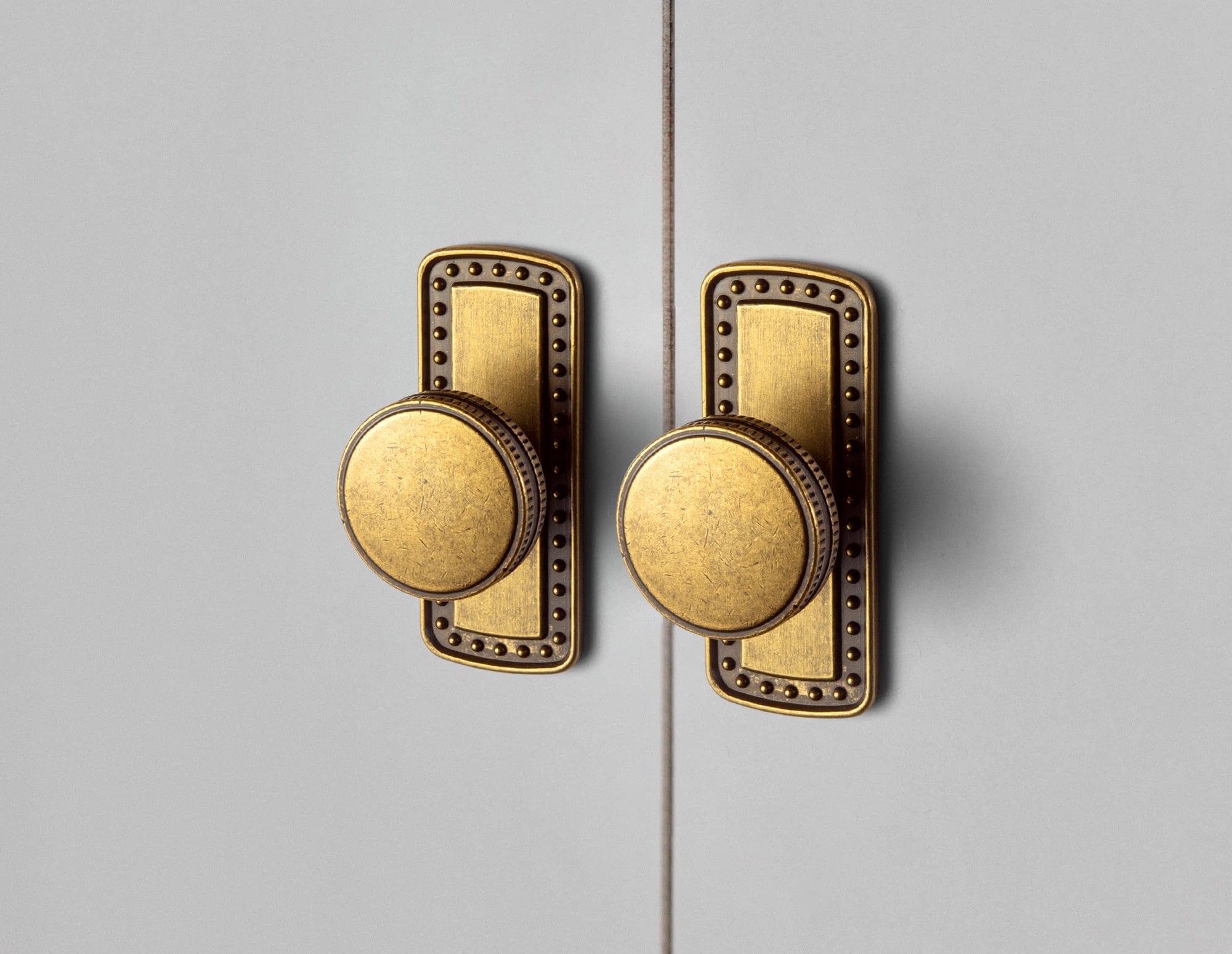 Goo-Ki Distinctive Artistic Engravings Single Hole Round Cabinet Knob Retro Flair Kitchen Hardware