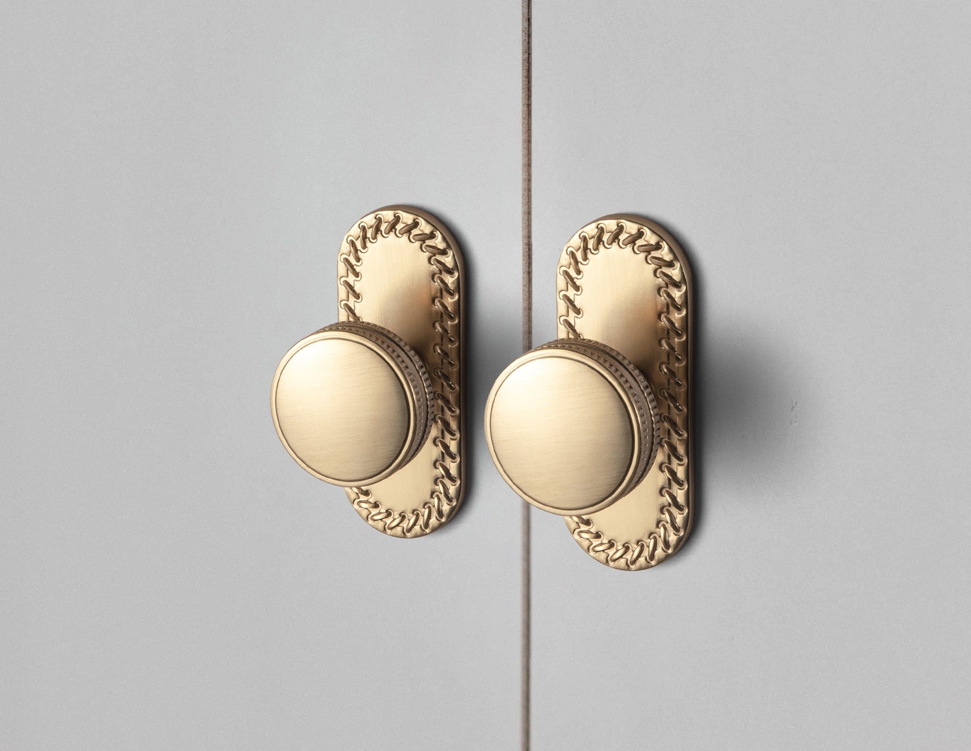 Goo-Ki Distinctive Artistic Engravings Single Hole Round Cabinet Knob Retro Flair Kitchen Hardware