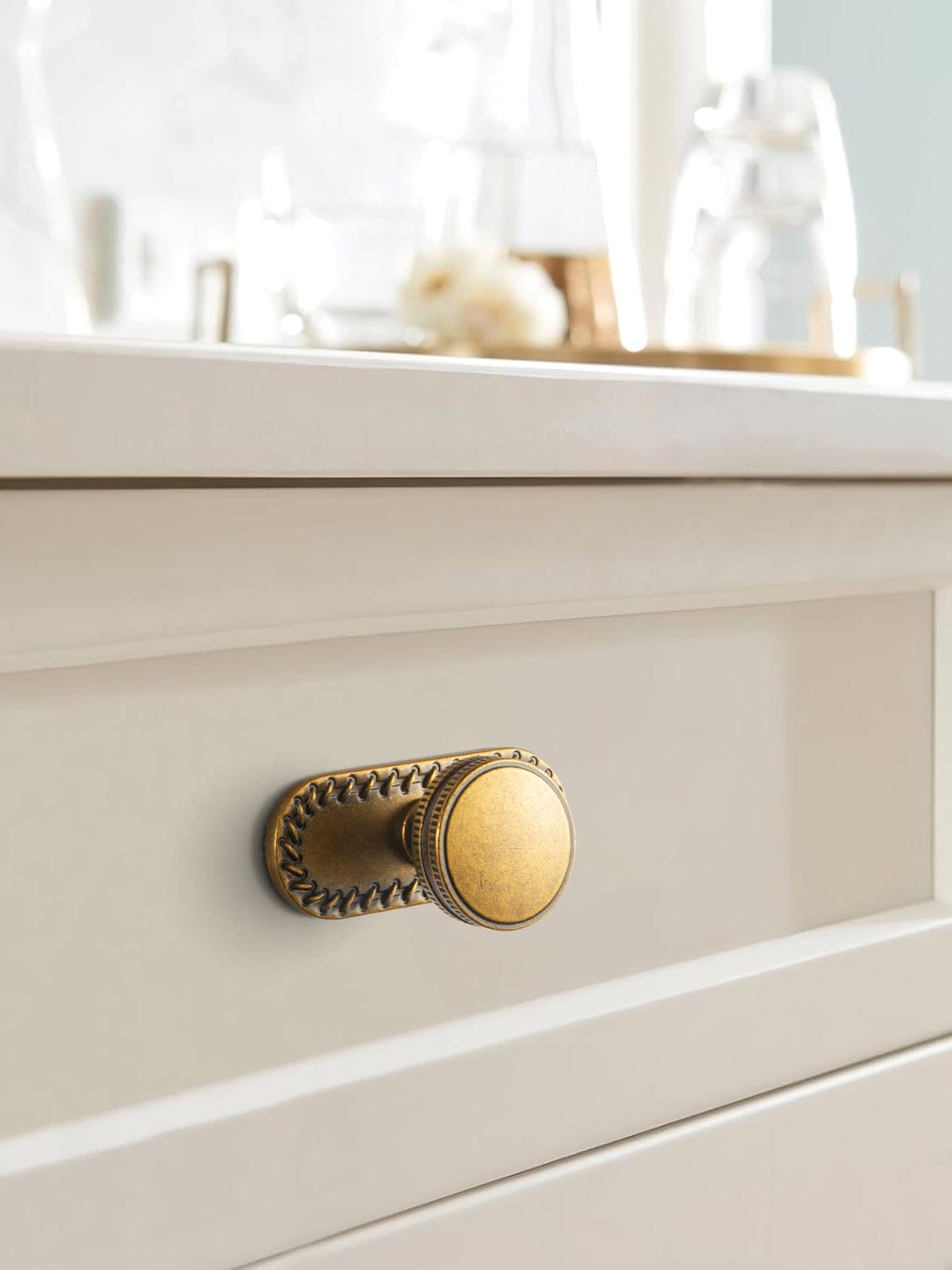 Goo-Ki Distinctive Artistic Engravings Single Hole Round Cabinet Knob Retro Flair Kitchen Hardware