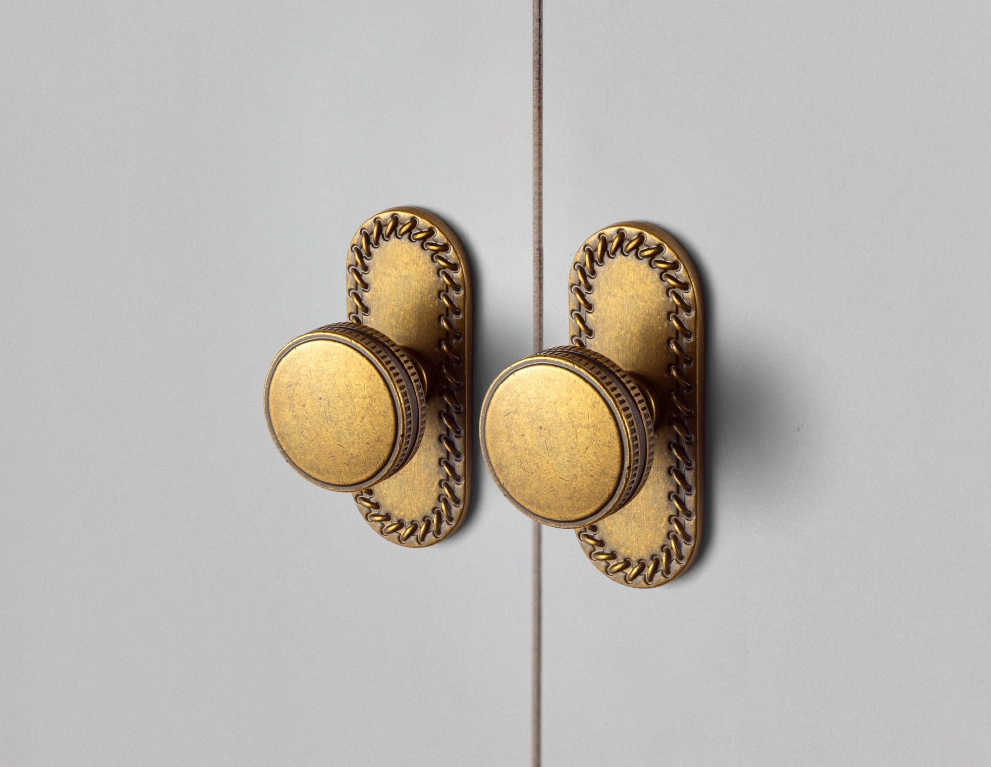 Goo-Ki Distinctive Artistic Engravings Single Hole Round Cabinet Knob Retro Flair Kitchen Hardware