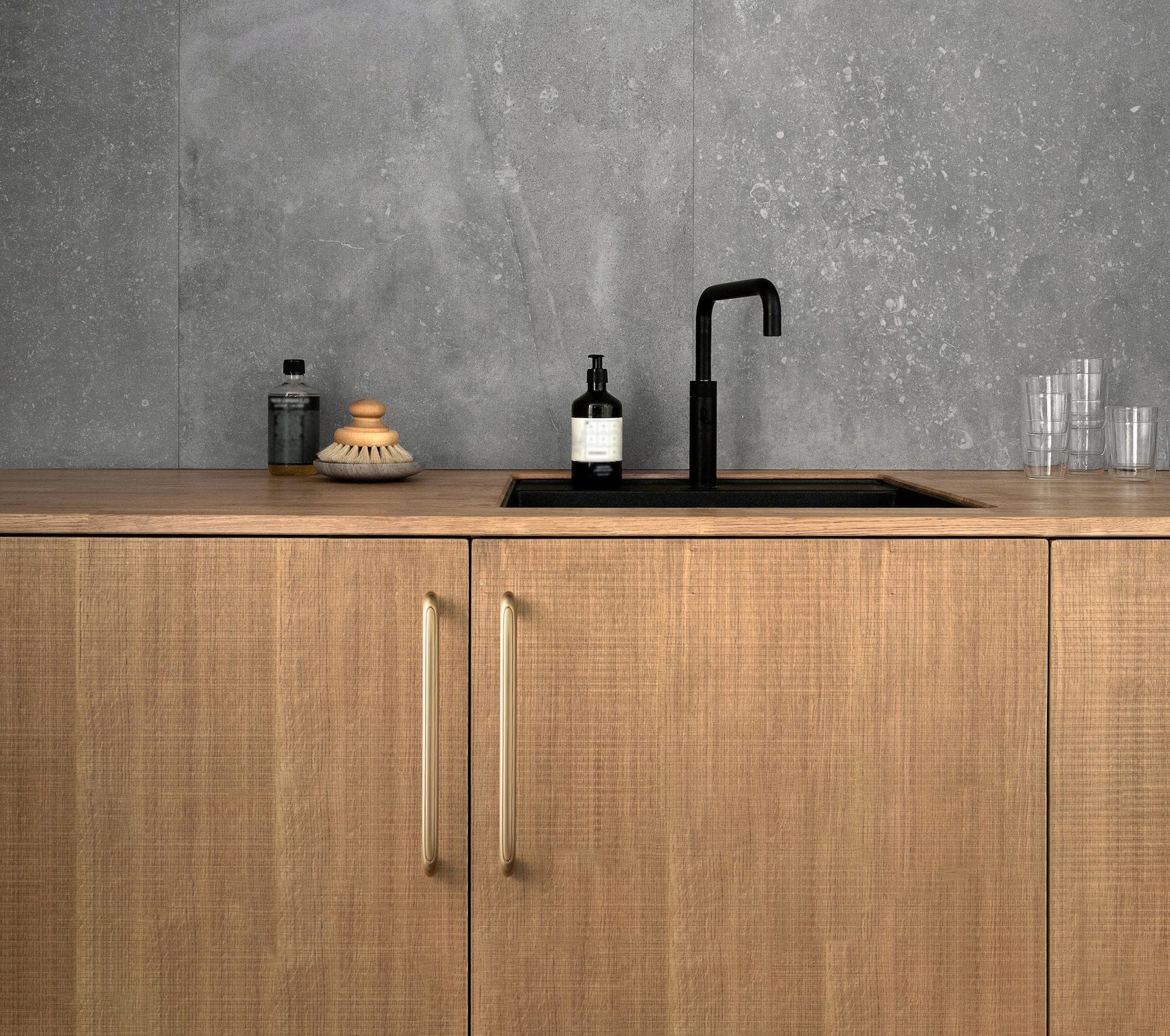 Goo-Ki Elegant Antique and Brushed Brass Bar Pull Cabinet Handles with Unique Design