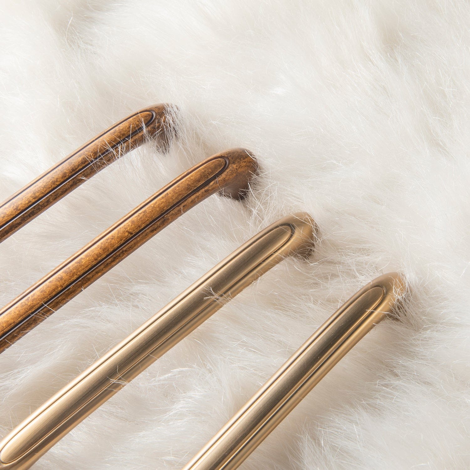 Goo-Ki Elegant Antique and Brushed Brass Bar Pull Cabinet Handles with Unique Design