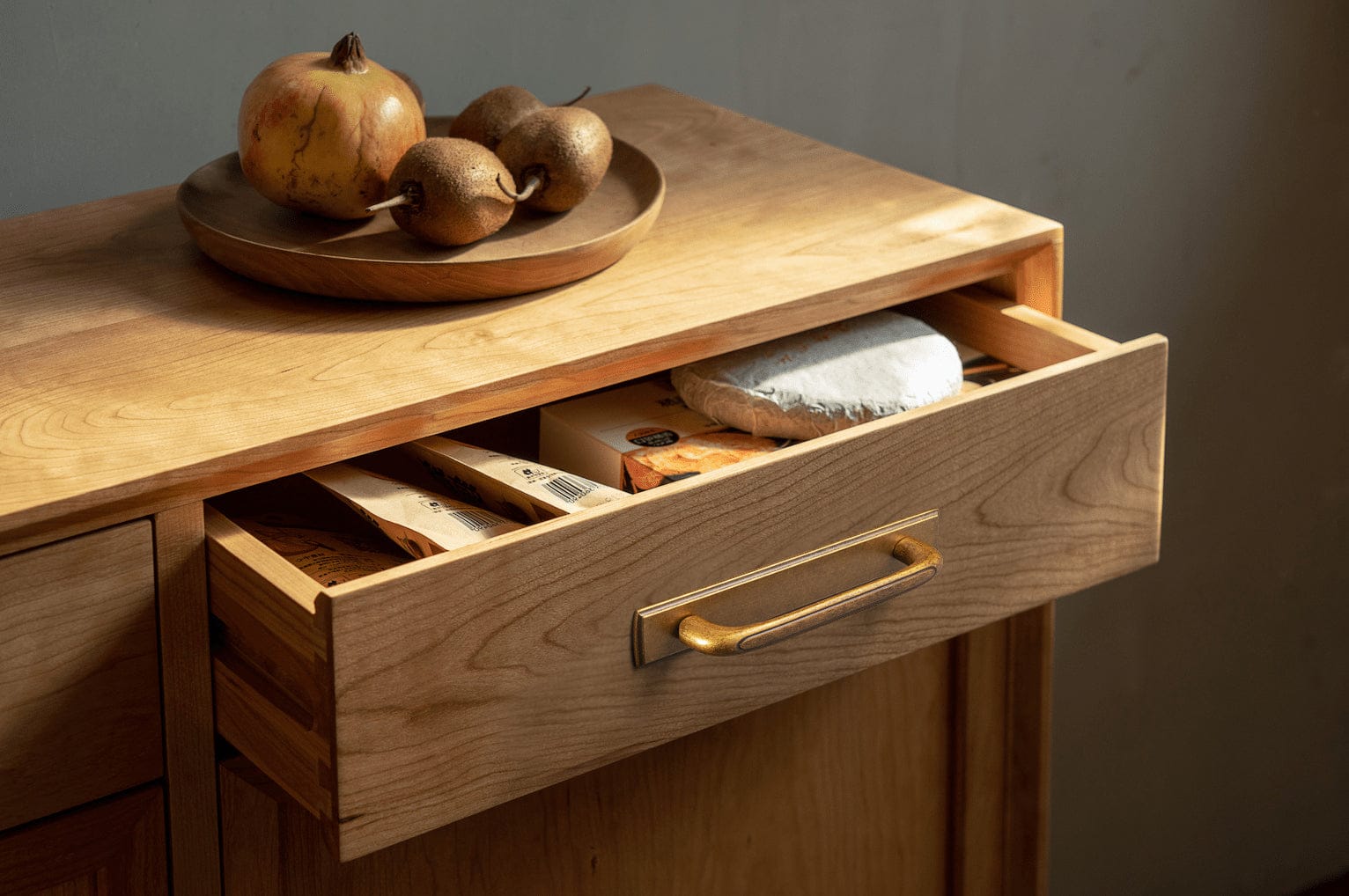 Goo-Ki Elegant Antique and Brushed Brass Bar Pull Cabinet Handles with Unique Design