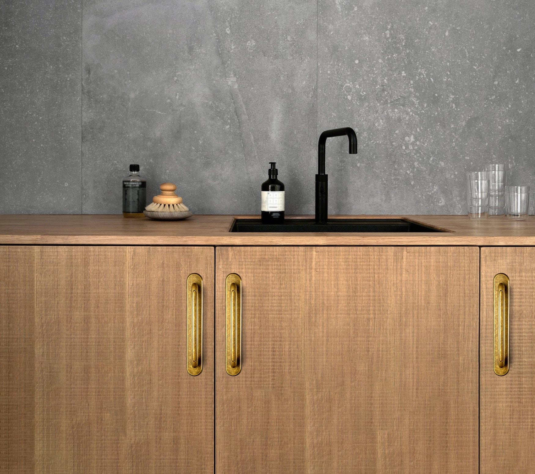 Goo-Ki Elegant Antique and Brushed Brass Bar Pull Cabinet Handles with Unique Design