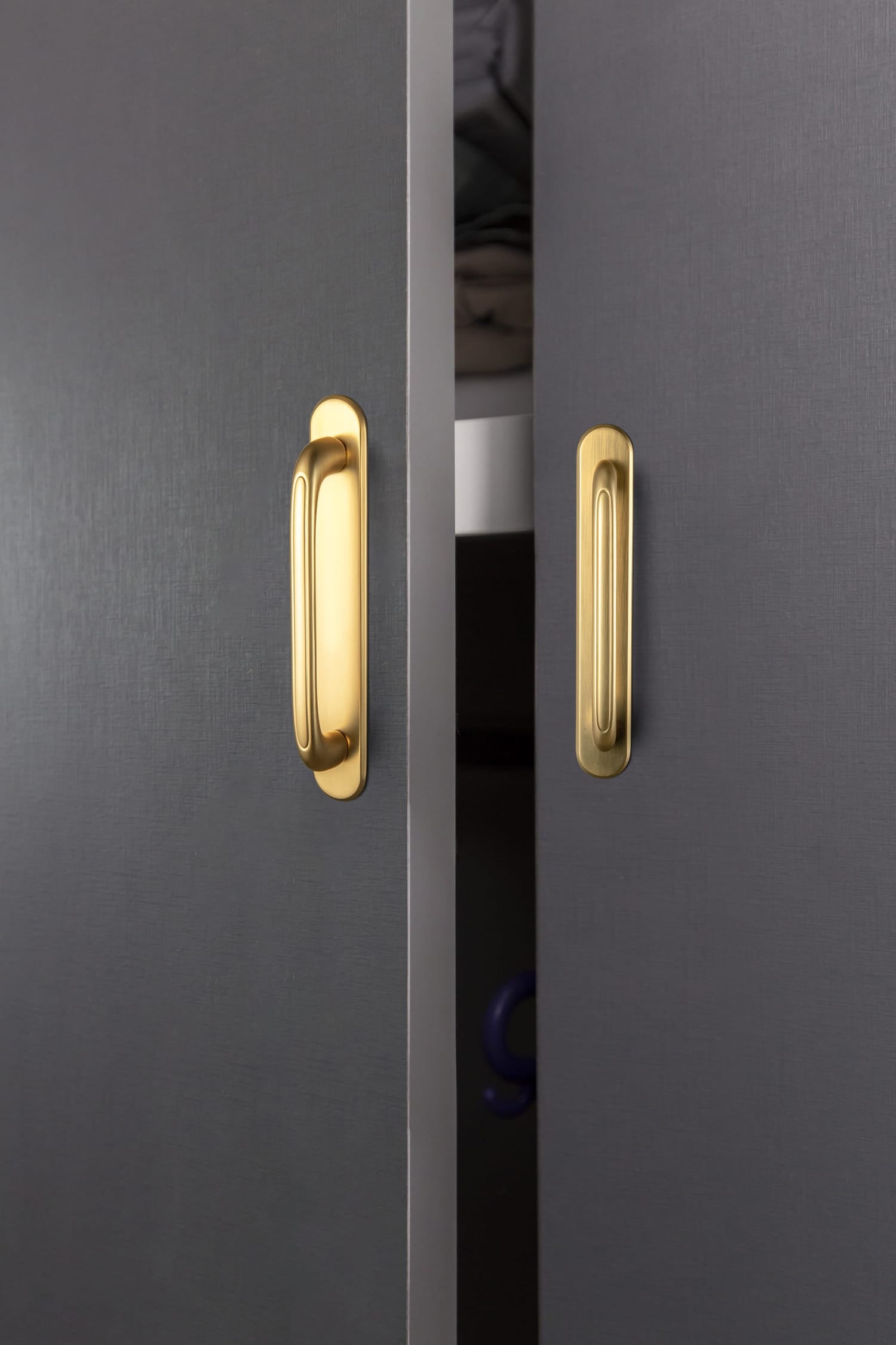 Goo-Ki Elegant Antique and Brushed Brass Bar Pull Cabinet Handles with Unique Design