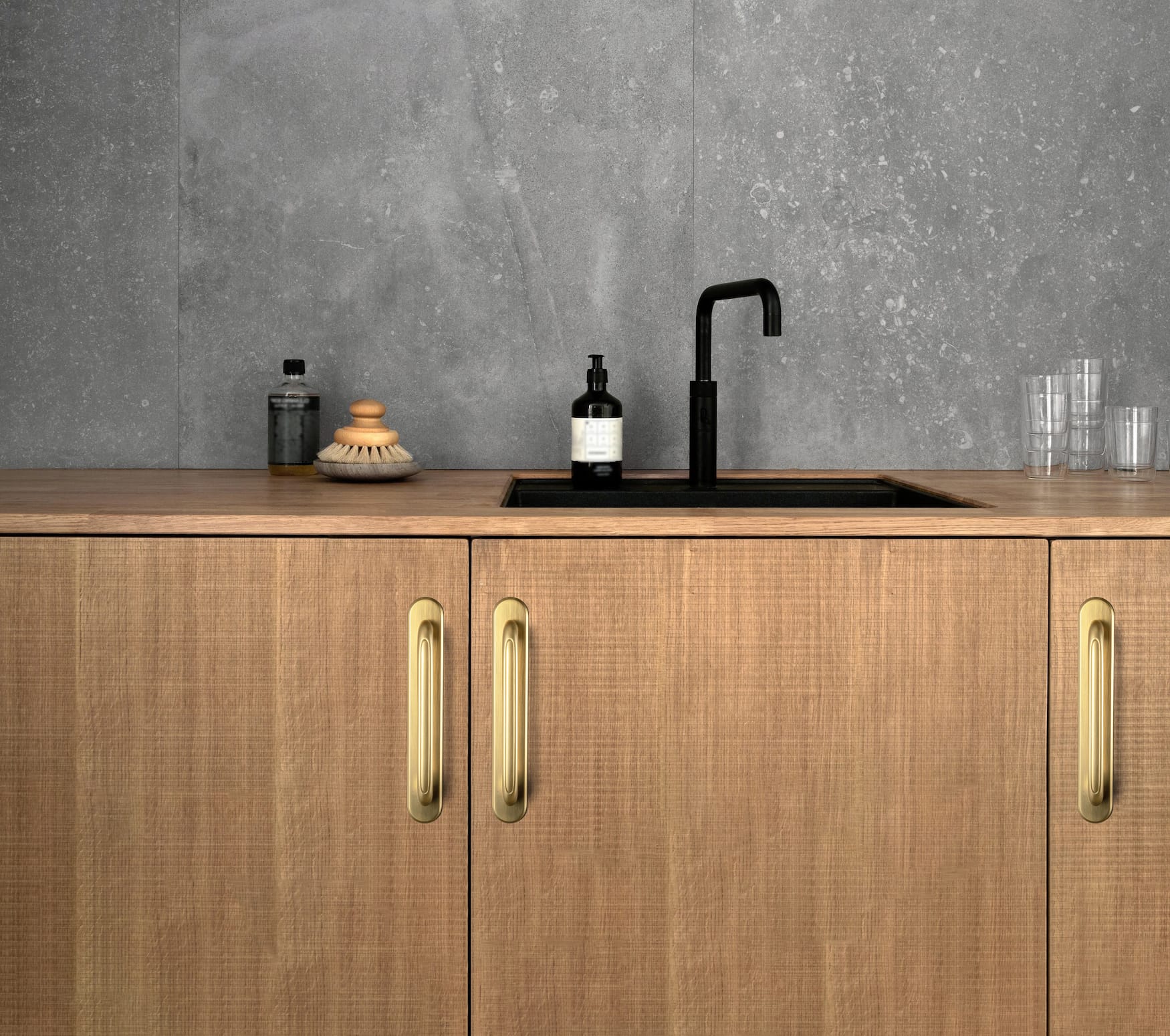Goo-Ki Elegant Antique and Brushed Brass Bar Pull Cabinet Handles with Unique Design