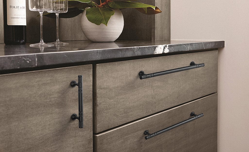 Goo-Ki Elegant Linear Shape Cabinet Handles Zinc Alloy Drawer Pulls with Distinctive Segmented Structure