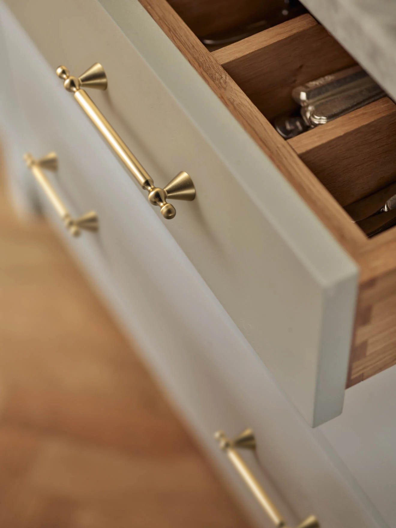 Goo-Ki Elegant Zinc Alloy Cabinet Handles - Sleek Cylindrical with Decorative Spherical Ends