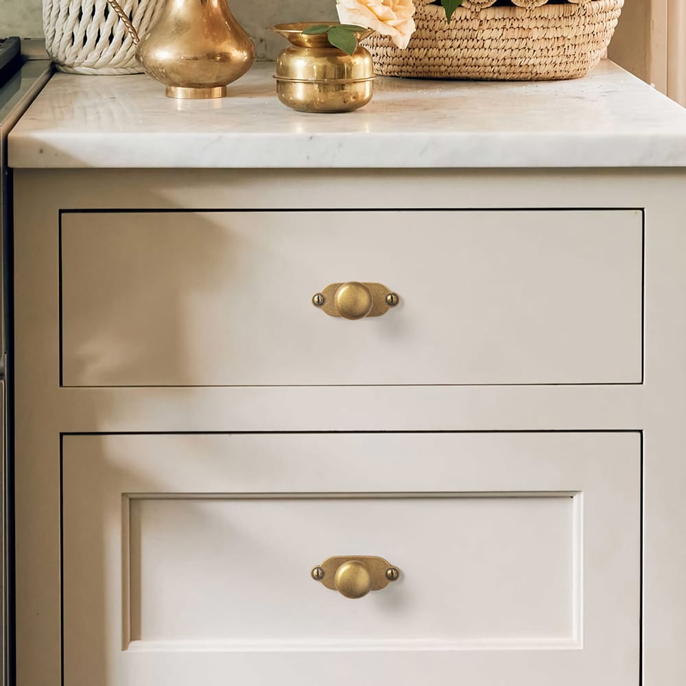 Goo-Ki 【EU Order】Antique Brass Zinc Alloy Cabinet Knob with Back Plate Single Hole Center Cabinet Hardware for Bedroom Kitchen