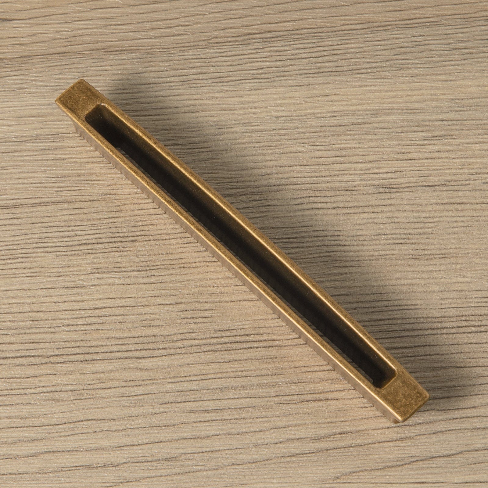 Goo-Ki Fluted Antique Brass Cabinet Pulls Distinctive Shaped Drawer Handle with Groove