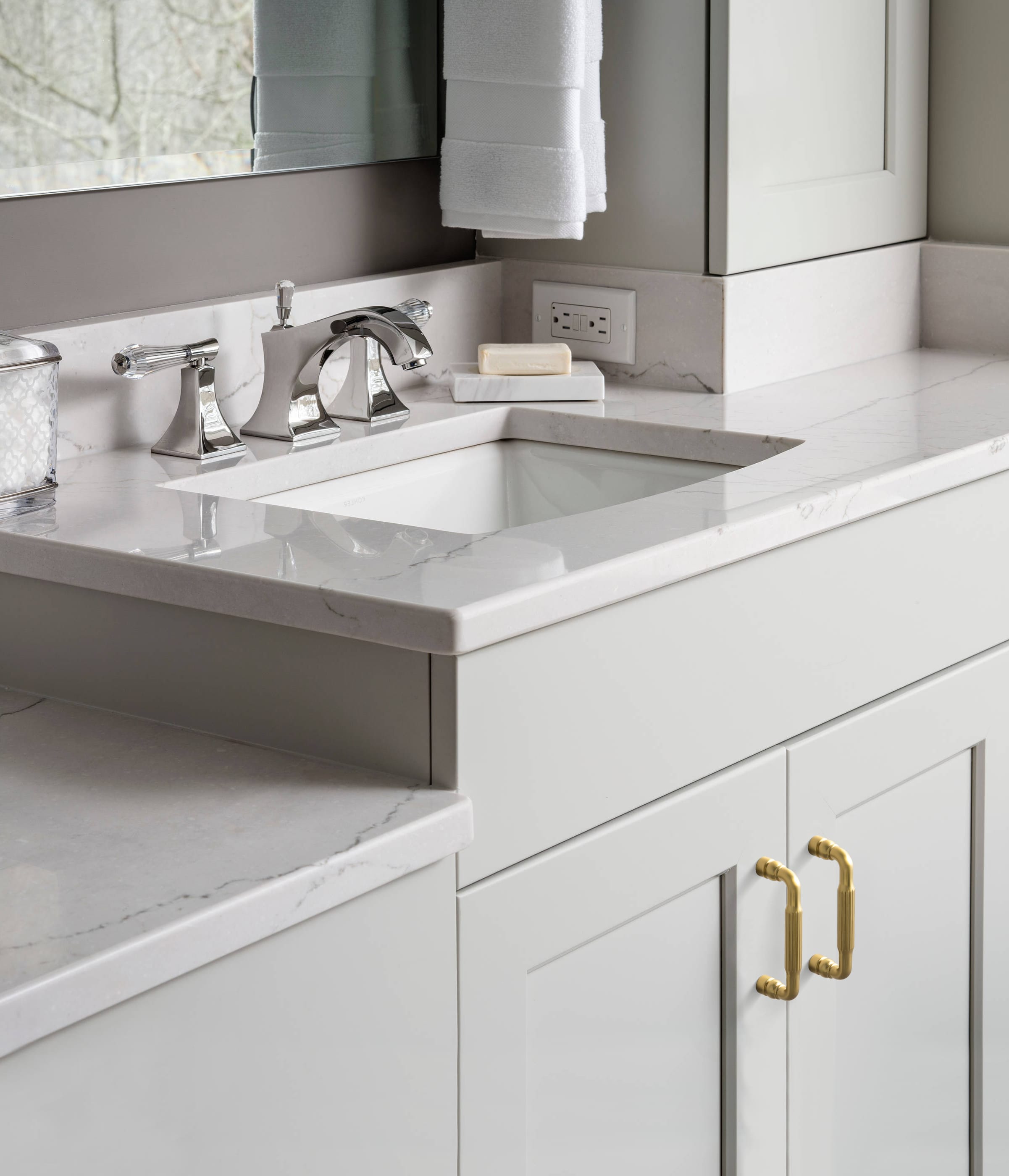Goo-Ki Industrial Decorative Cabinet Pulls Unique L-shaped Drawer Handles with Textured Grip
