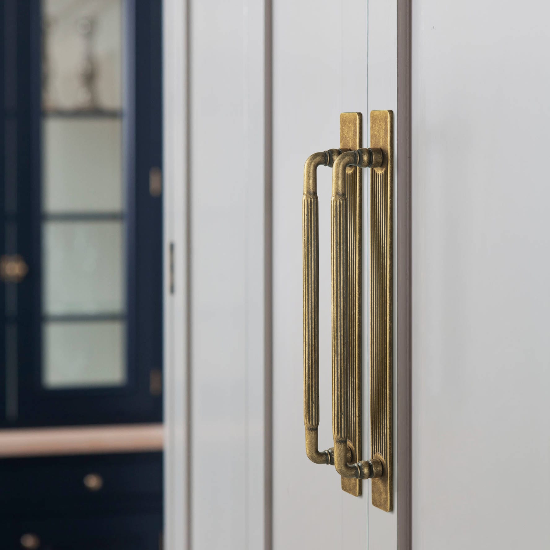 Goo-Ki Industrial Decorative Cabinet Pulls Unique L-shaped Drawer Handles with Textured Grip
