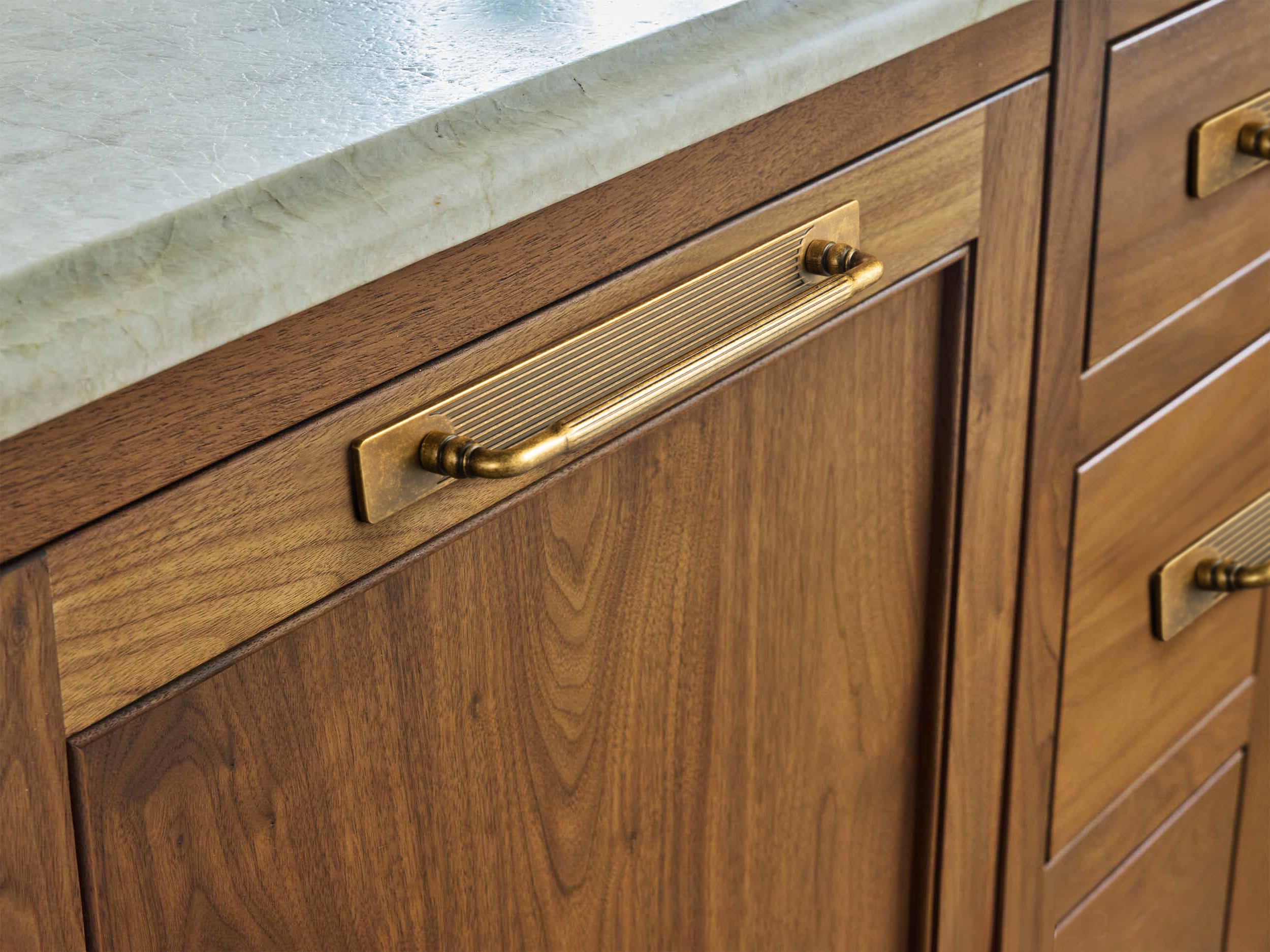 Goo-Ki Industrial Decorative Cabinet Pulls Unique L-shaped Drawer Handles with Textured Grip
