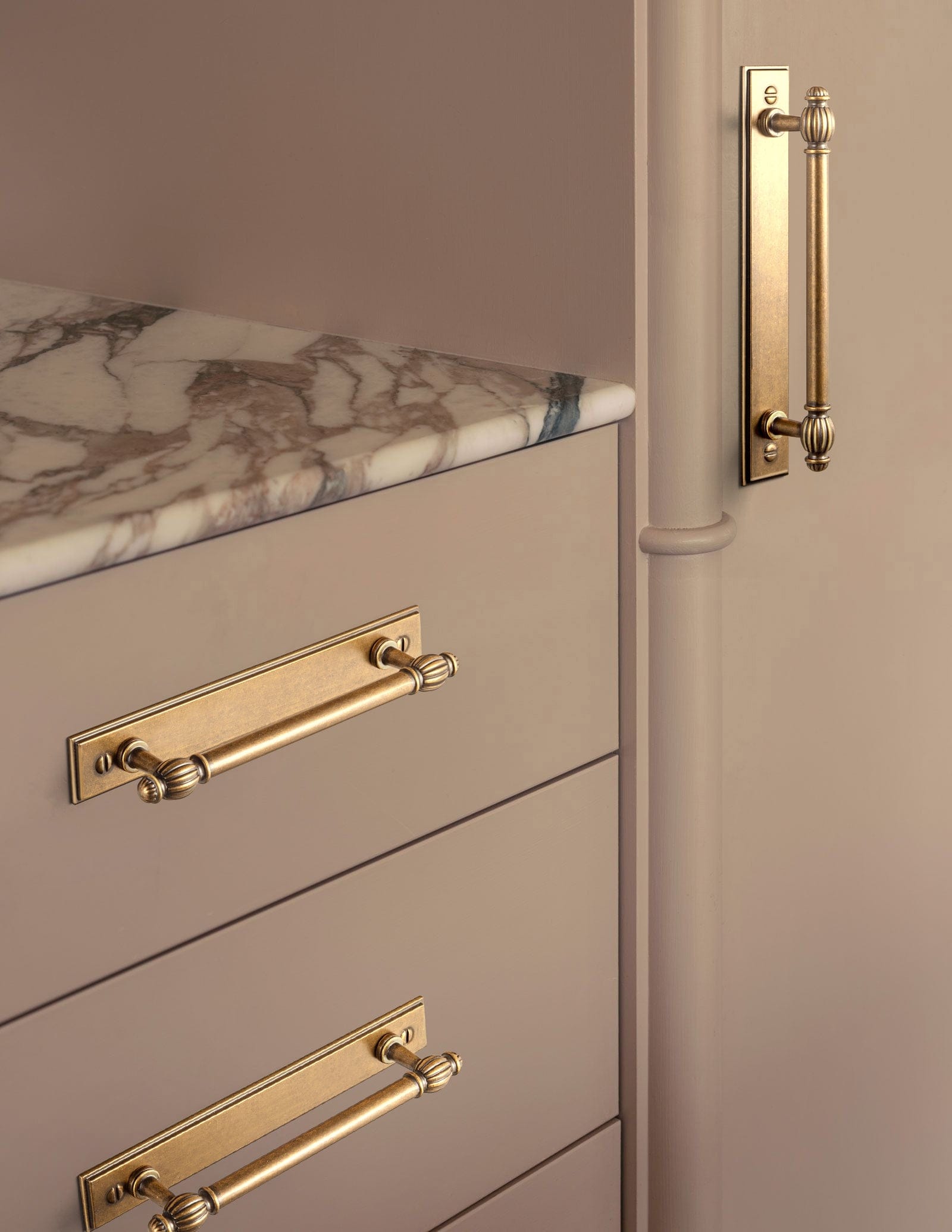 Goo-Ki Luxury Decorative Antique Brass Cabinet Handles Stylish Accents for Modern Cabinet Design