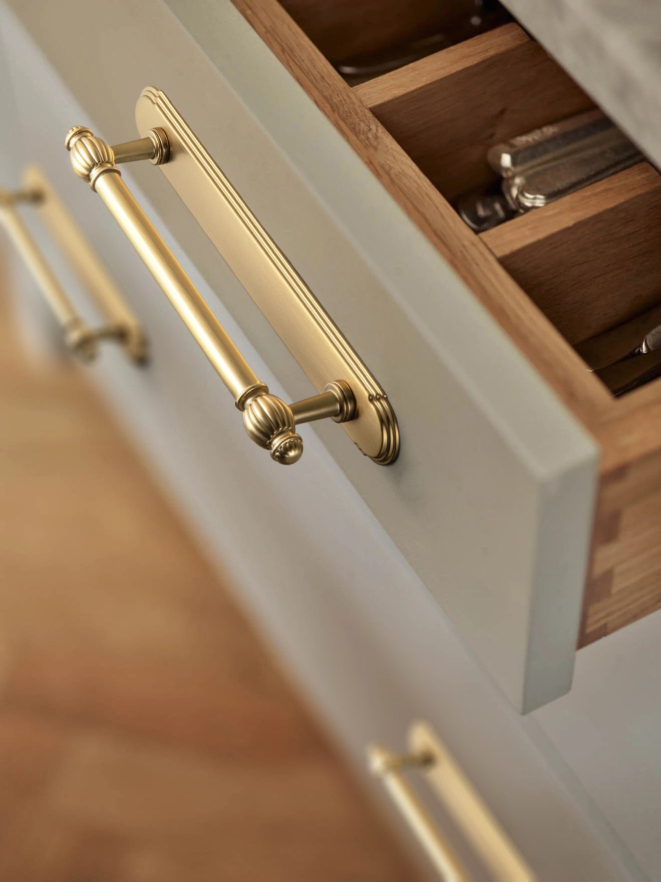Goo-Ki Luxury Decorative Antique Brass Cabinet Handles Stylish Accents for Modern Cabinet Design