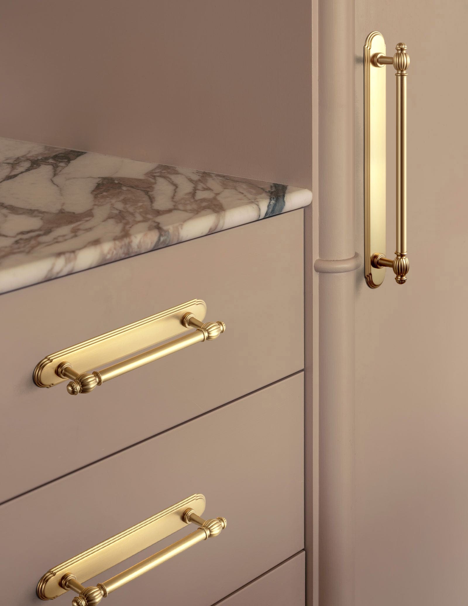 Goo-Ki Luxury Decorative Antique Brass Cabinet Handles Stylish Accents for Modern Cabinet Design